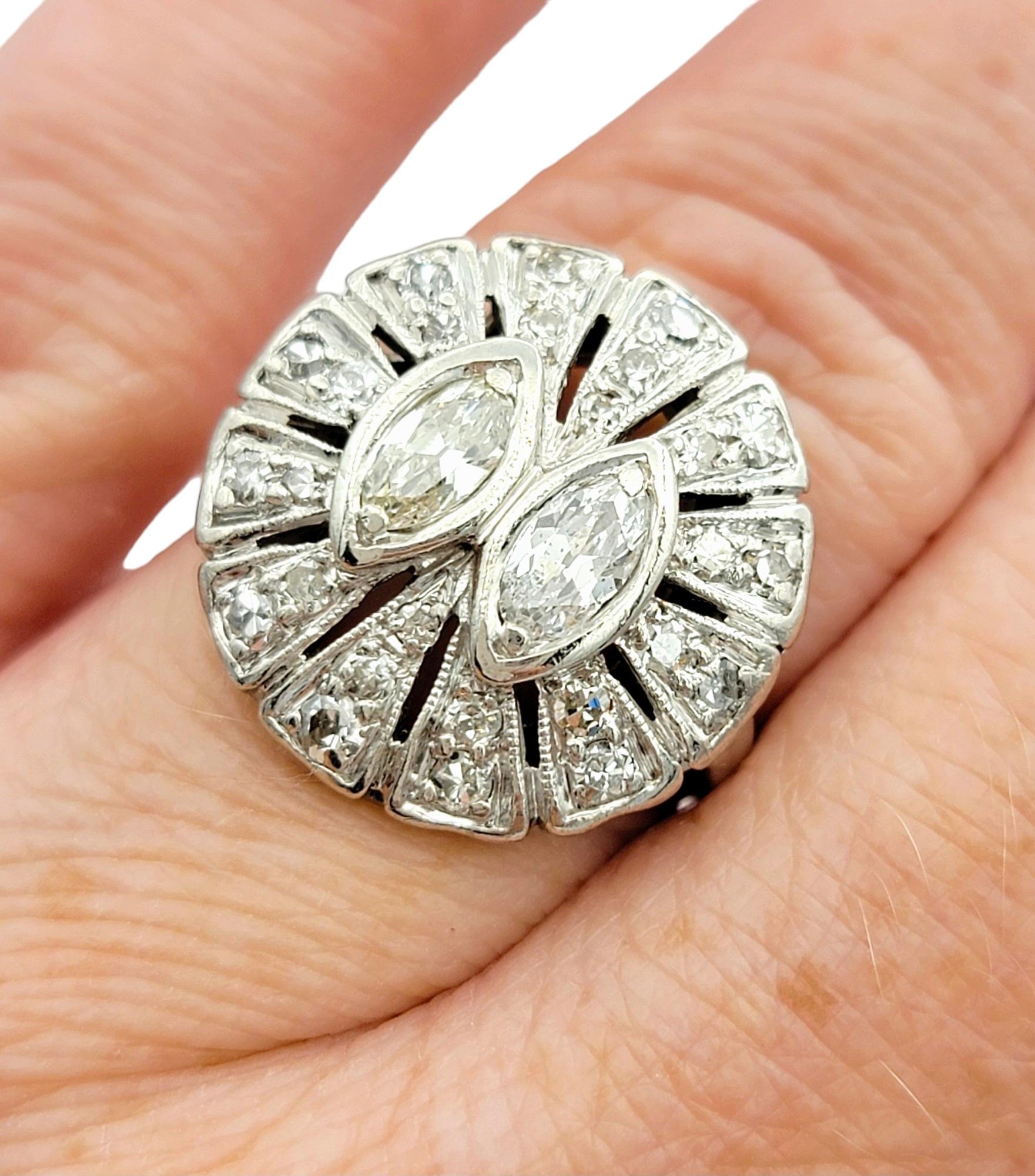 Anello d'epoca con diamante rotondo e marquise con castone in oro bianco 14 carati in vendita 3