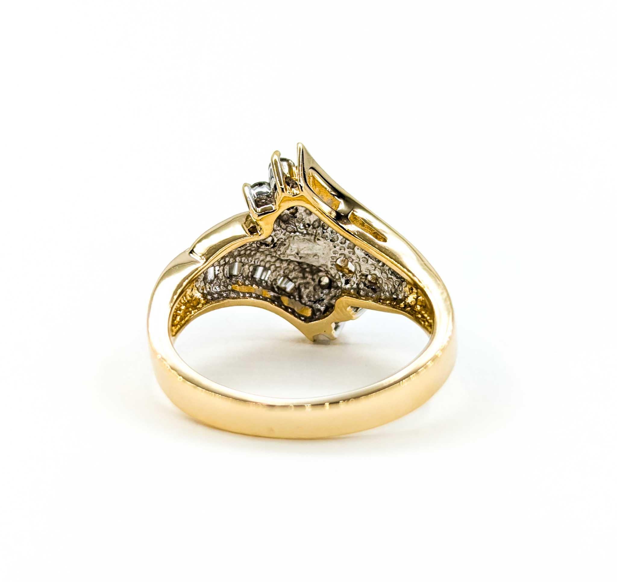 Vintage Marquise & Baguette Diamond Engagment Ring in Yellow Gold For Sale 2
