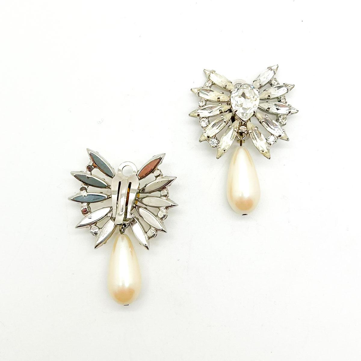 Orecchini a goccia di cristallo marquise d'epoca con perle 1960 in vendita 1