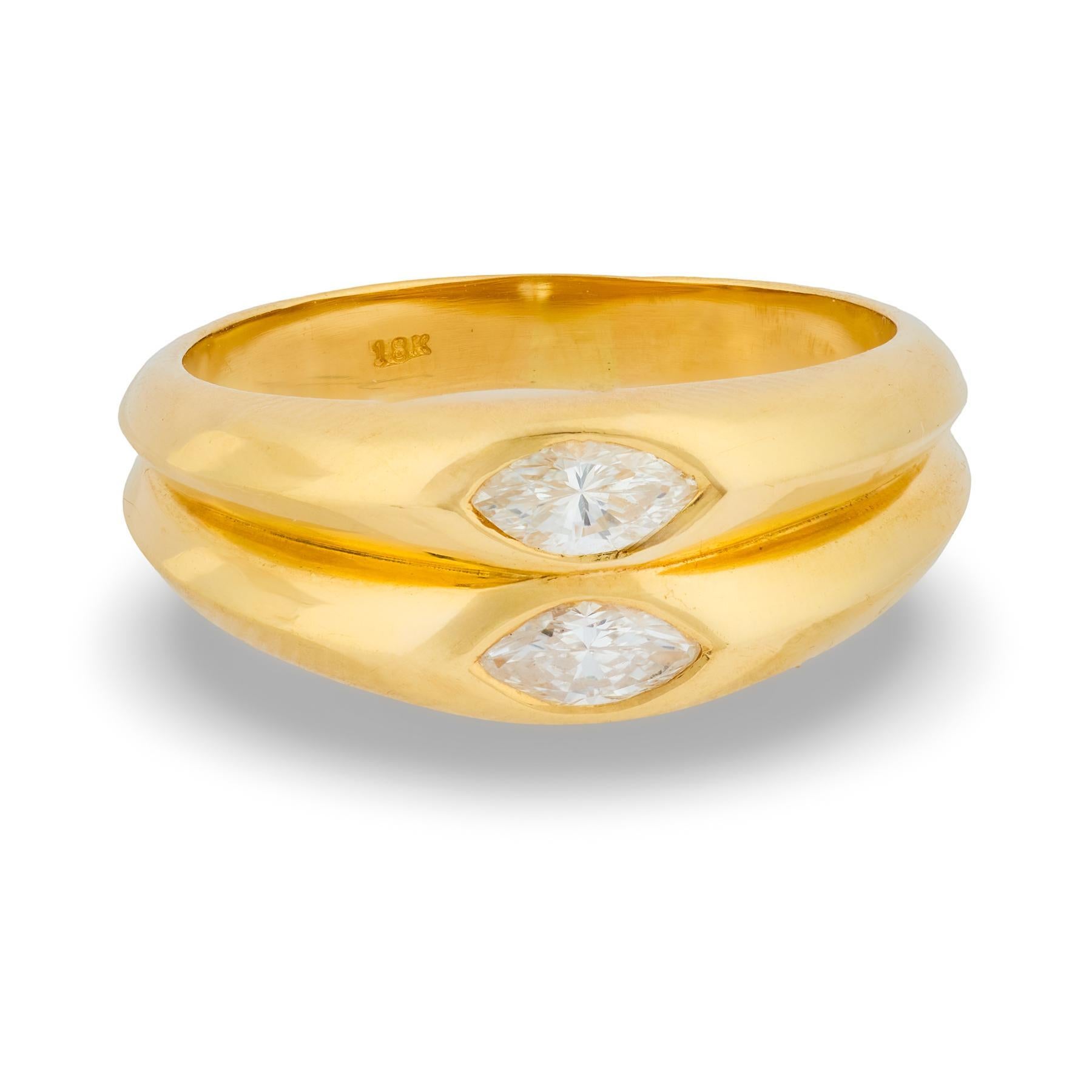 Anillo vintage de dos piedras de oro amarillo de 18k con diamante talla marquesa Contemporáneo en venta