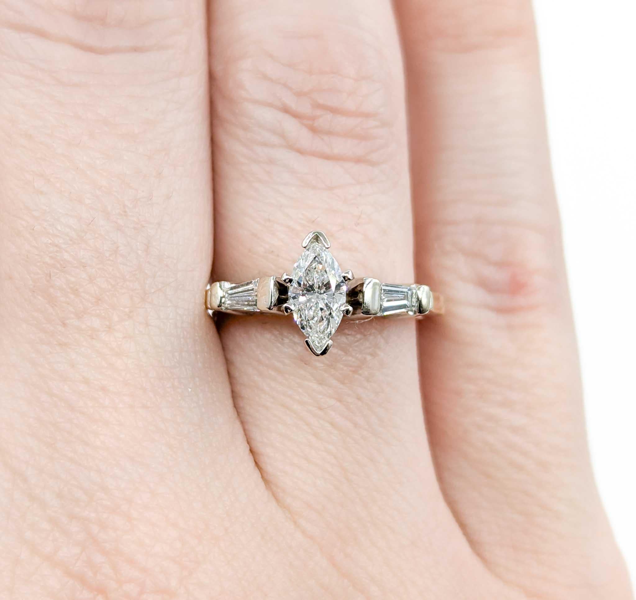Vintage Marquise Diamant Verlobungsring in zwei Tönen Gold im Zustand „Hervorragend“ im Angebot in Bloomington, MN