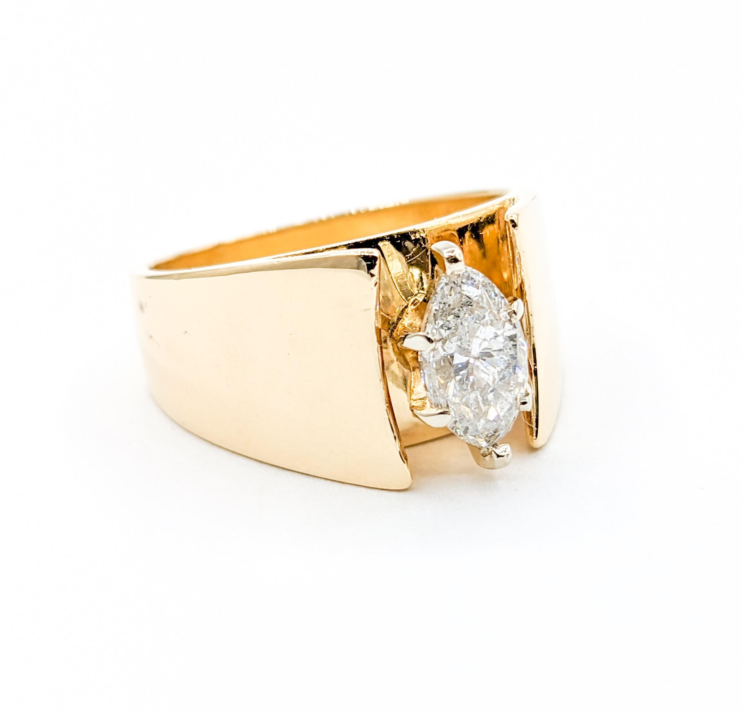 Vintage Marquise Diamond Solitaire Ring in Gold In Excellent Condition For Sale In Bloomington, MN
