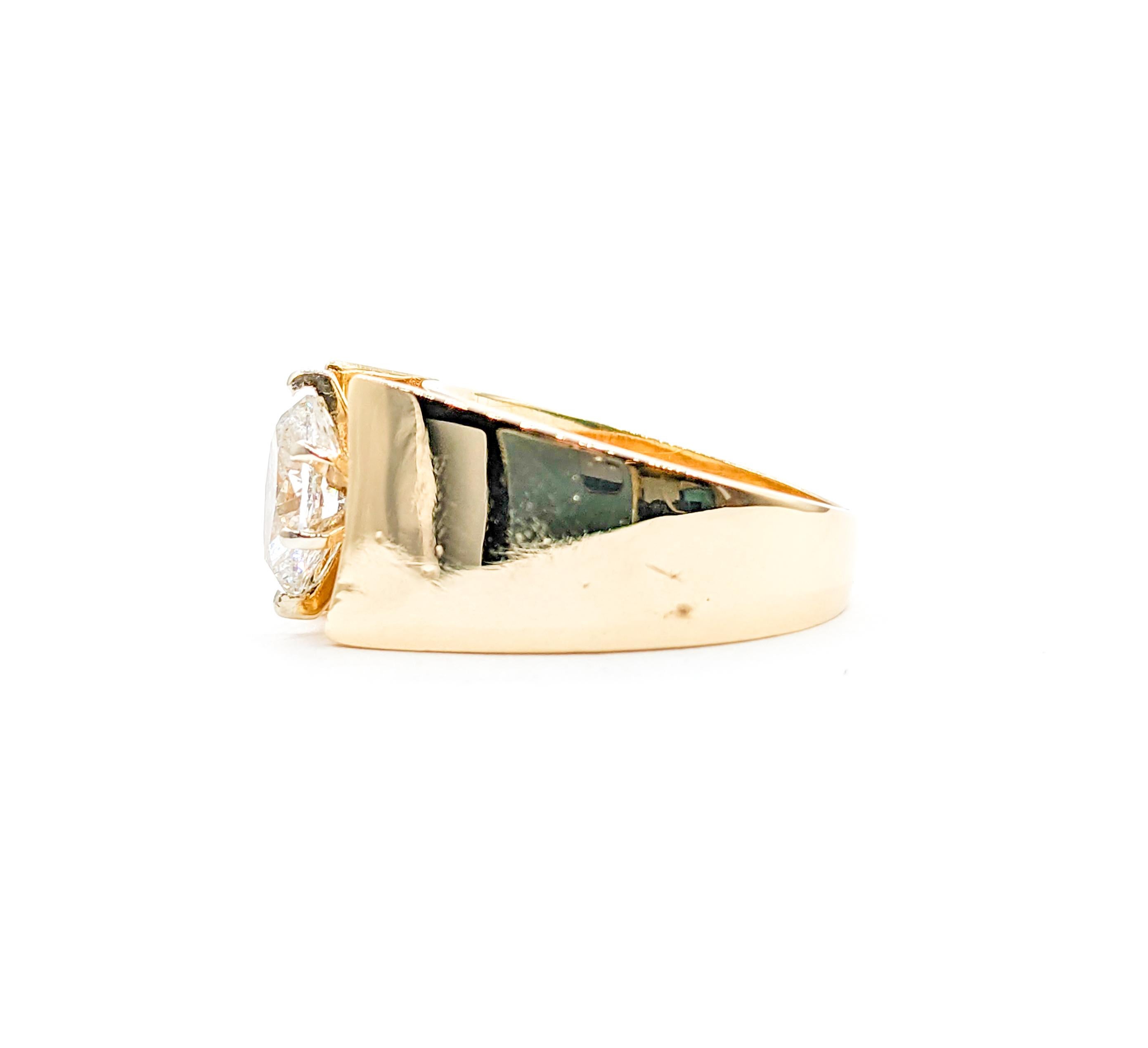 Vintage Marquise Diamond Solitaire Ring in Gold For Sale 2
