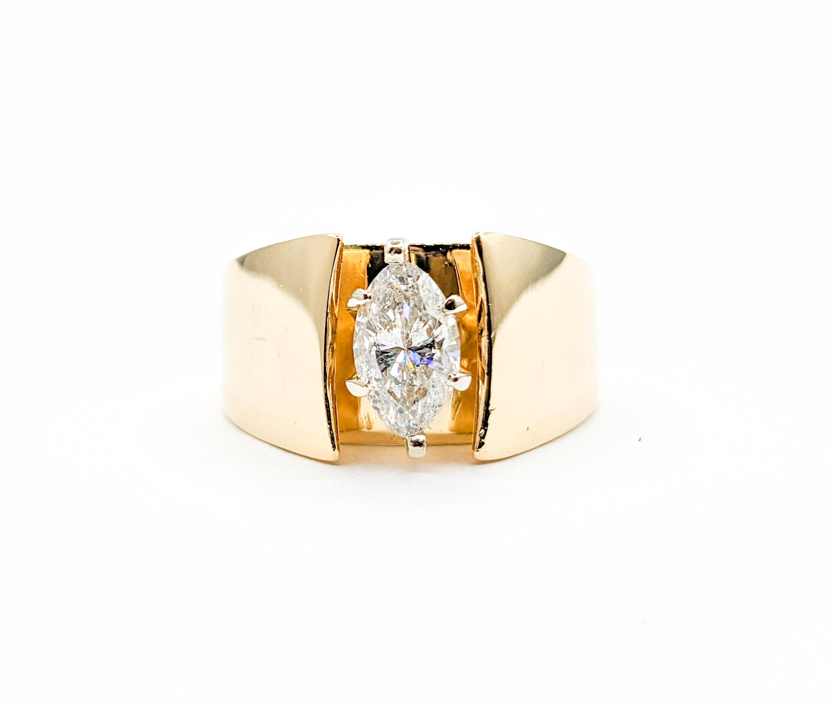 Vintage Marquise Diamond Solitaire Ring in Gold For Sale 3