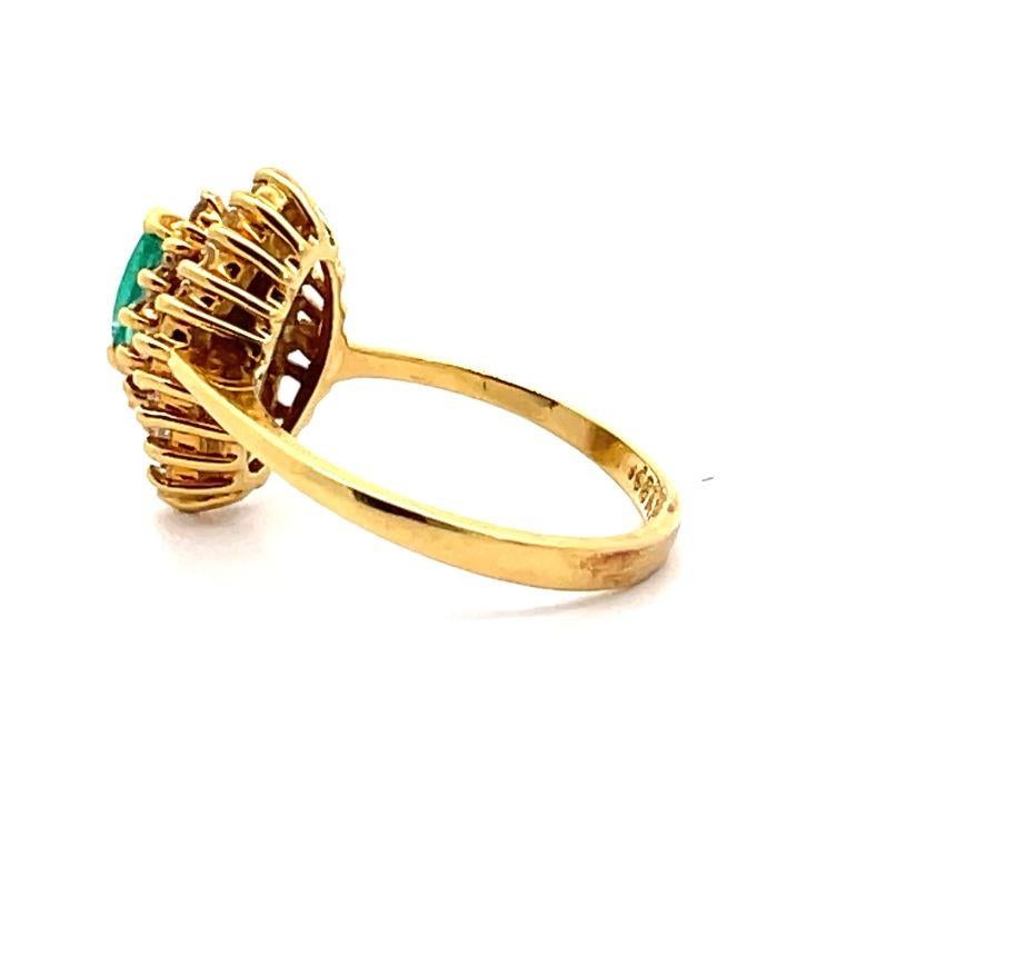 Vintage Marquise Smaragd Ring Double Halo Runde & Baguette Diamanten in 18K Gold im Angebot 2