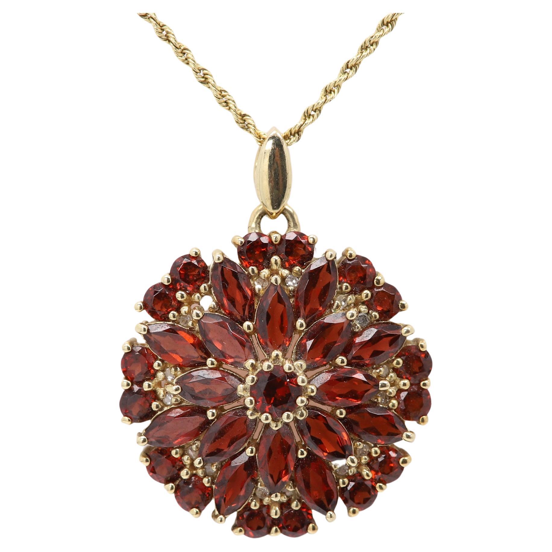 Pendentif vintage en grenat marquise Circa Vintage 1940 Or jaune 10 carats en vente