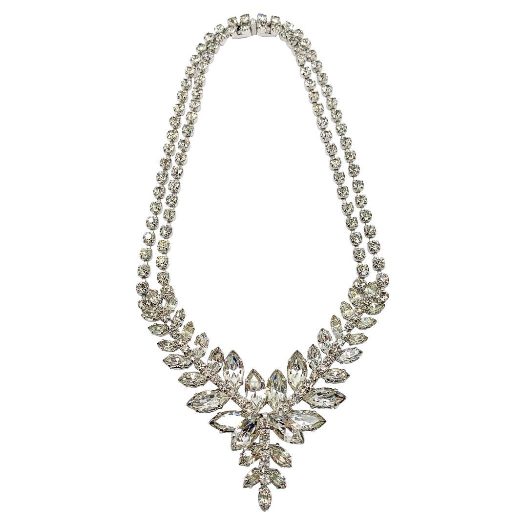 Collier vintage en forme de V avec strass et marquises, années 1950