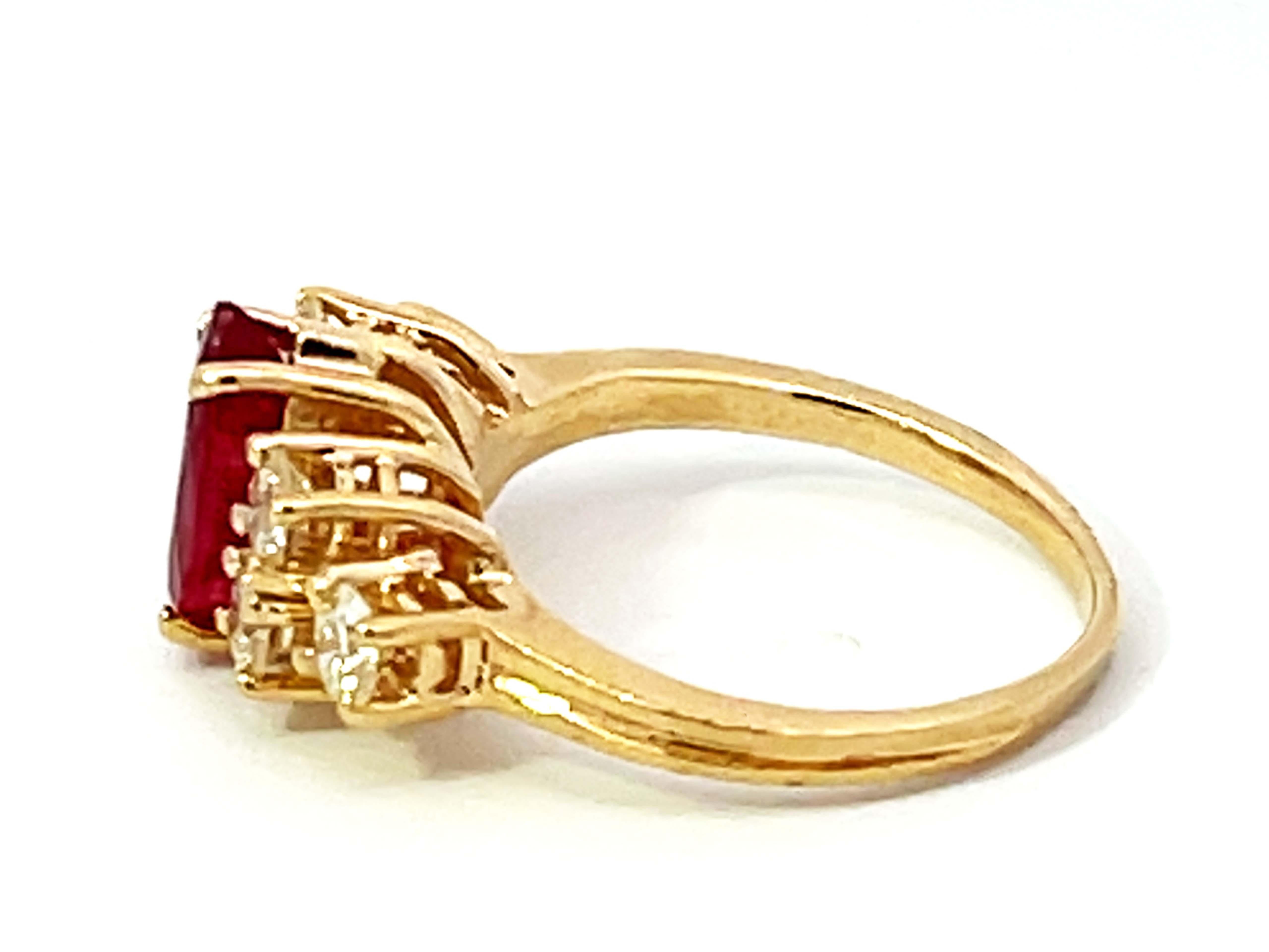 Marquise-Rubin- und Diamant-Ring aus 14 Karat Gelbgold Damen im Angebot