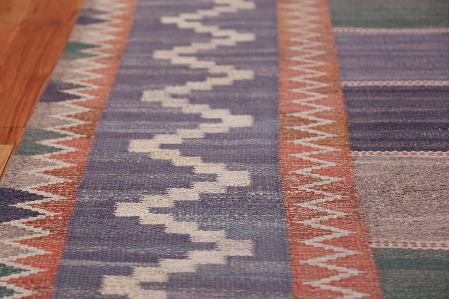 Beautiful vintage Märta Mass Scandinavian Swedish Kilim rug, country of origin / rug type: Scandinavia, date circa mid–20th century. Size: 5 ft 10 in x 8 ft 2 in (1.78 m x 2.49 m)

This beautifully artistic vintage Marta Maas Fjatterstorm rug