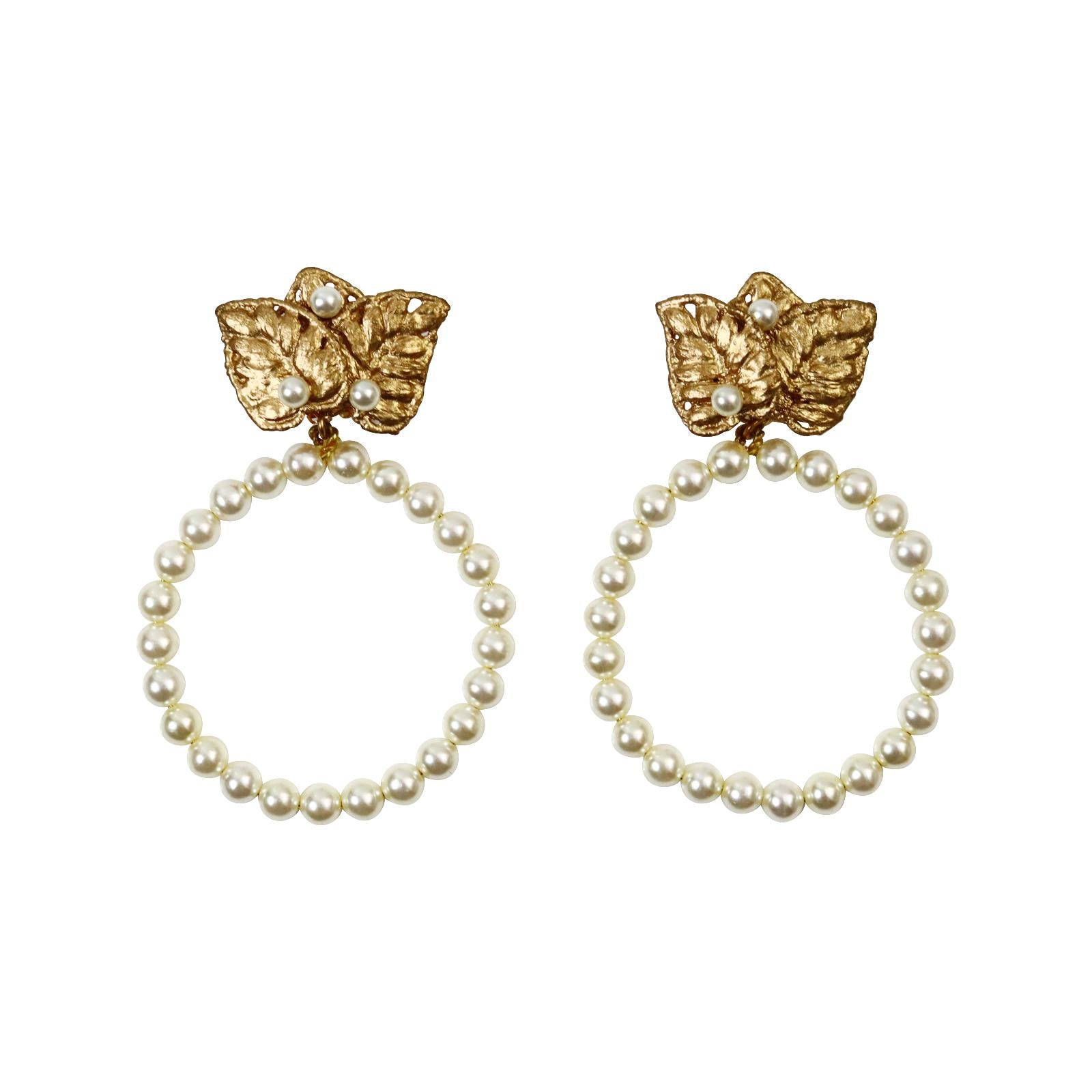 Vintage Martha Montero Gold and Faux Pearl Dangling Hoop Earrings Circa 1980s In Good Condition For Sale In New York, NY
