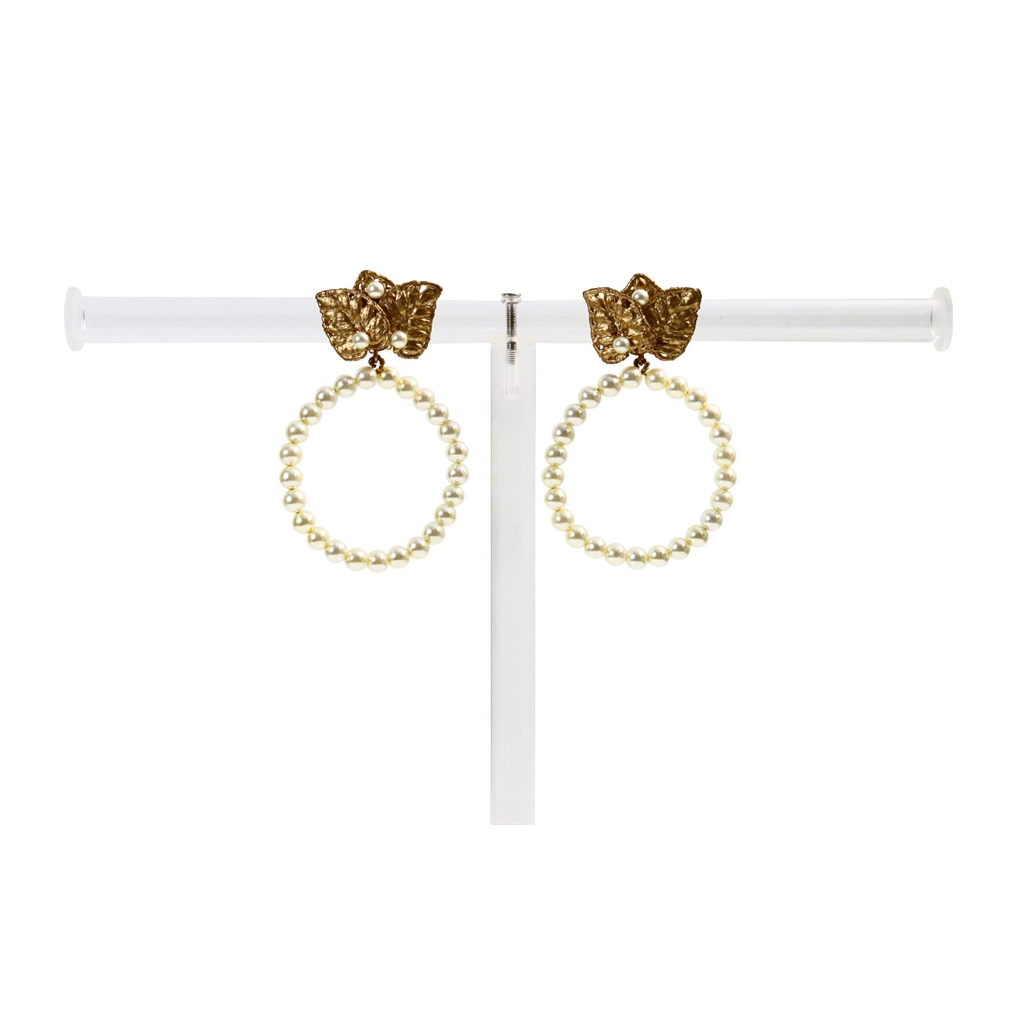 Vintage Martha Montero baumelnde Vintage-Ohrringe aus Gold und Kunstperlen, ca. 1980er Jahre im Angebot 4