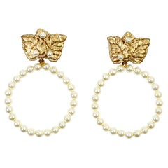 Vintage Martha Montero Pendientes de aro colgantes de oro y perlas de imitación Circa 1980s