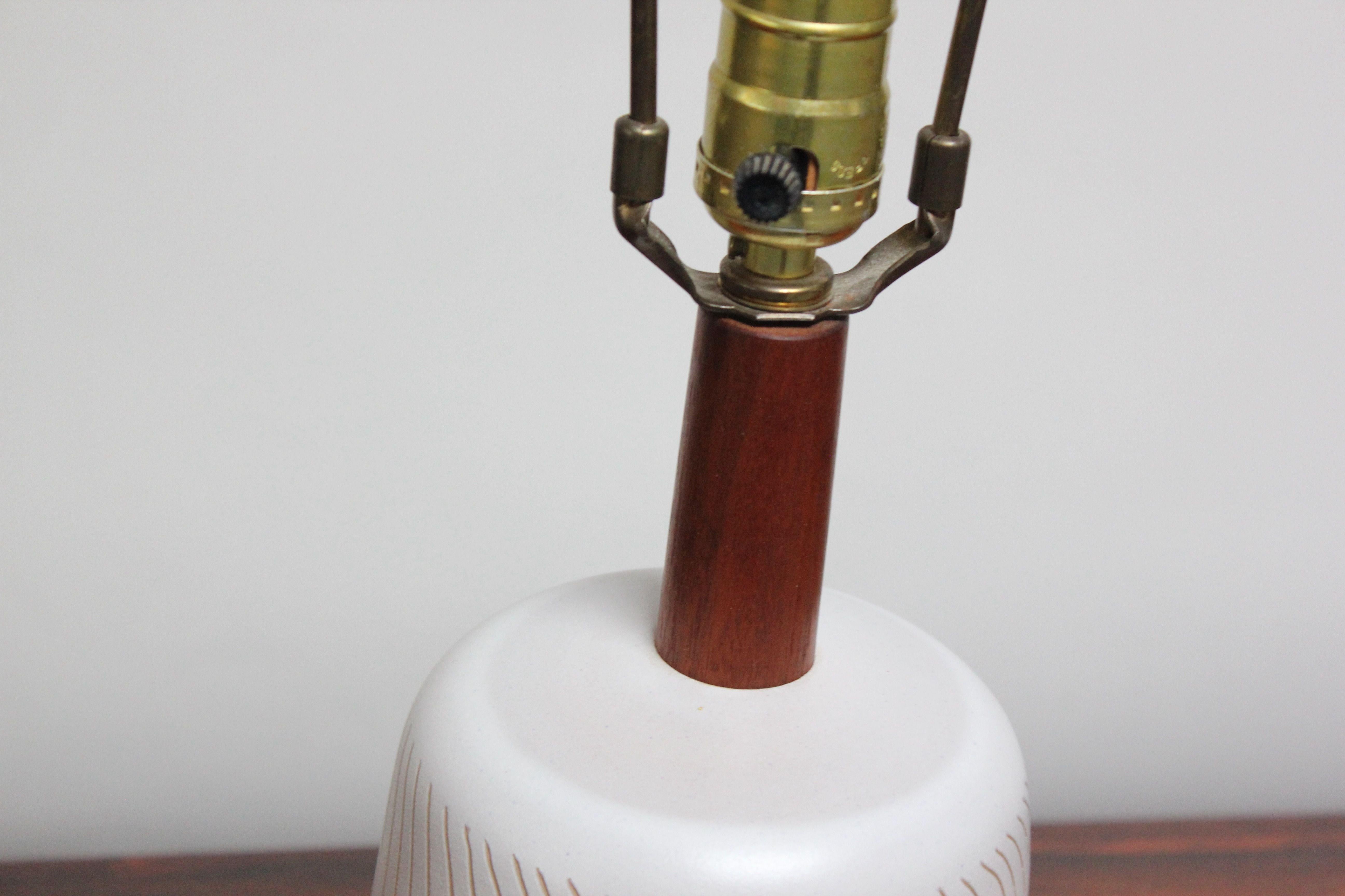 Vintage Martz Ceramic and Walnut Table Lamp with Sgraffito Detail and Shade 2