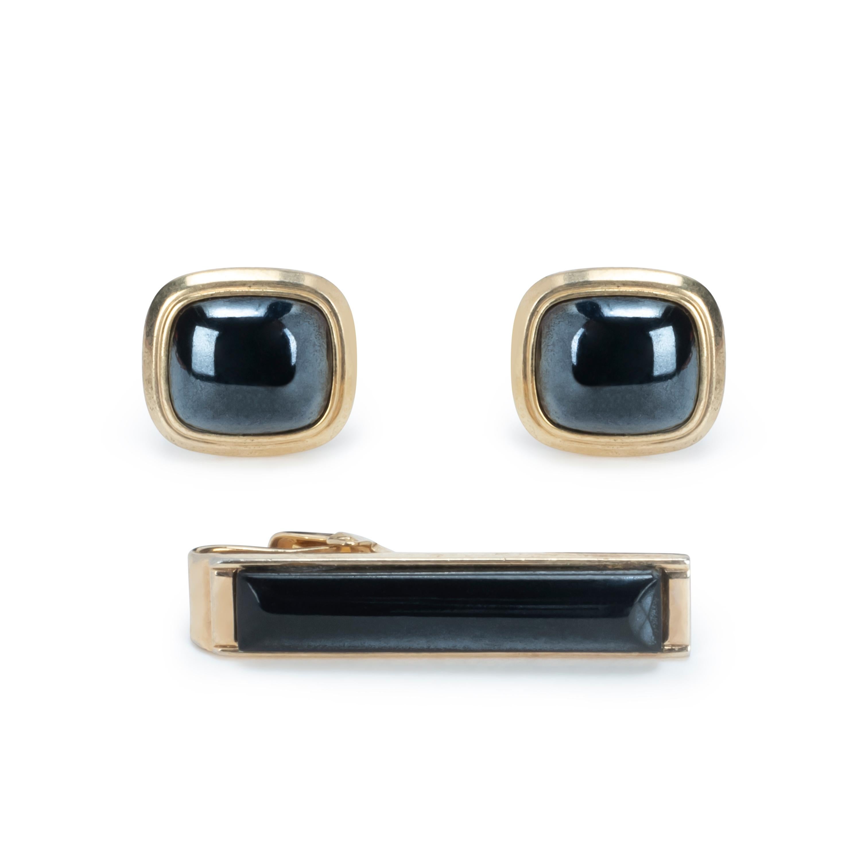 Vintage Marvel Goldtone Black Square Cufflinks & Rectangle Tie Clip
Vintage chic in mint condition. 
Onyx stones. 
Gold plated. 
Perfect for your evening black suit or black tie. 
Perfect for that special gift you are looking for. 