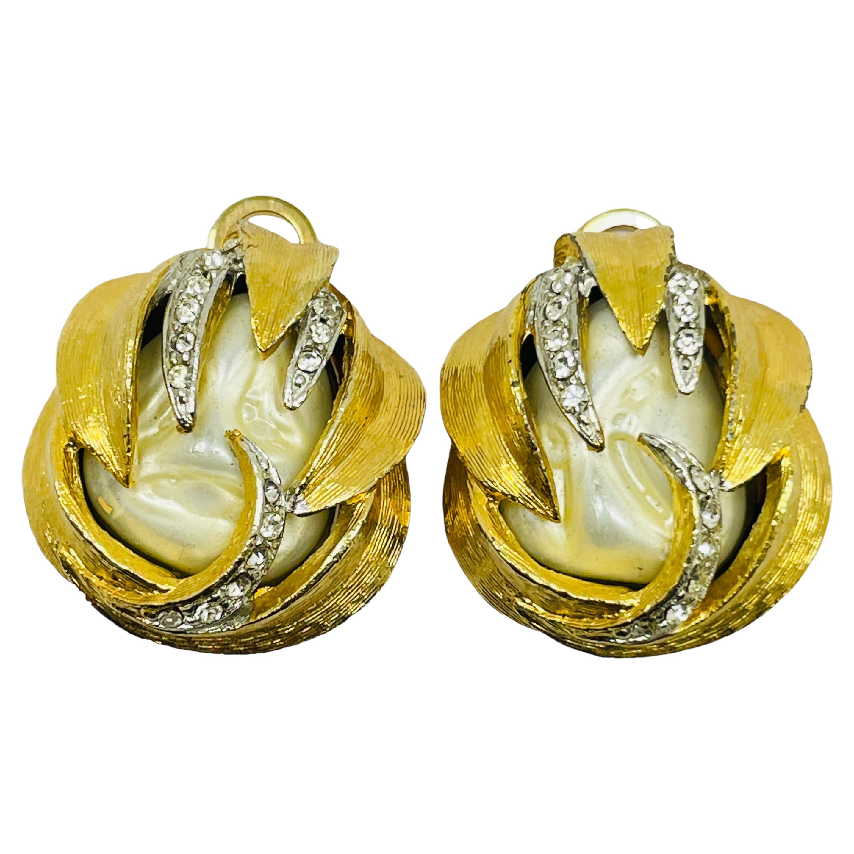 Vintage MARVELLA gold rhinestone pearl designer clip on earrings For Sale