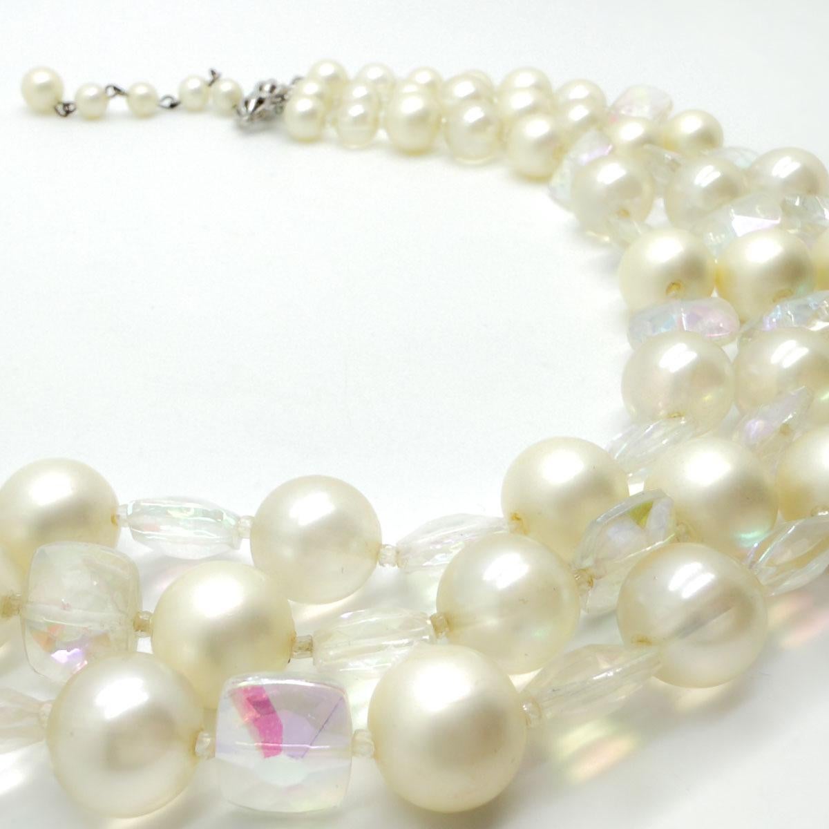 Donna Vintage Marvella Collana a tre file di perle e cristalli 1960s in vendita