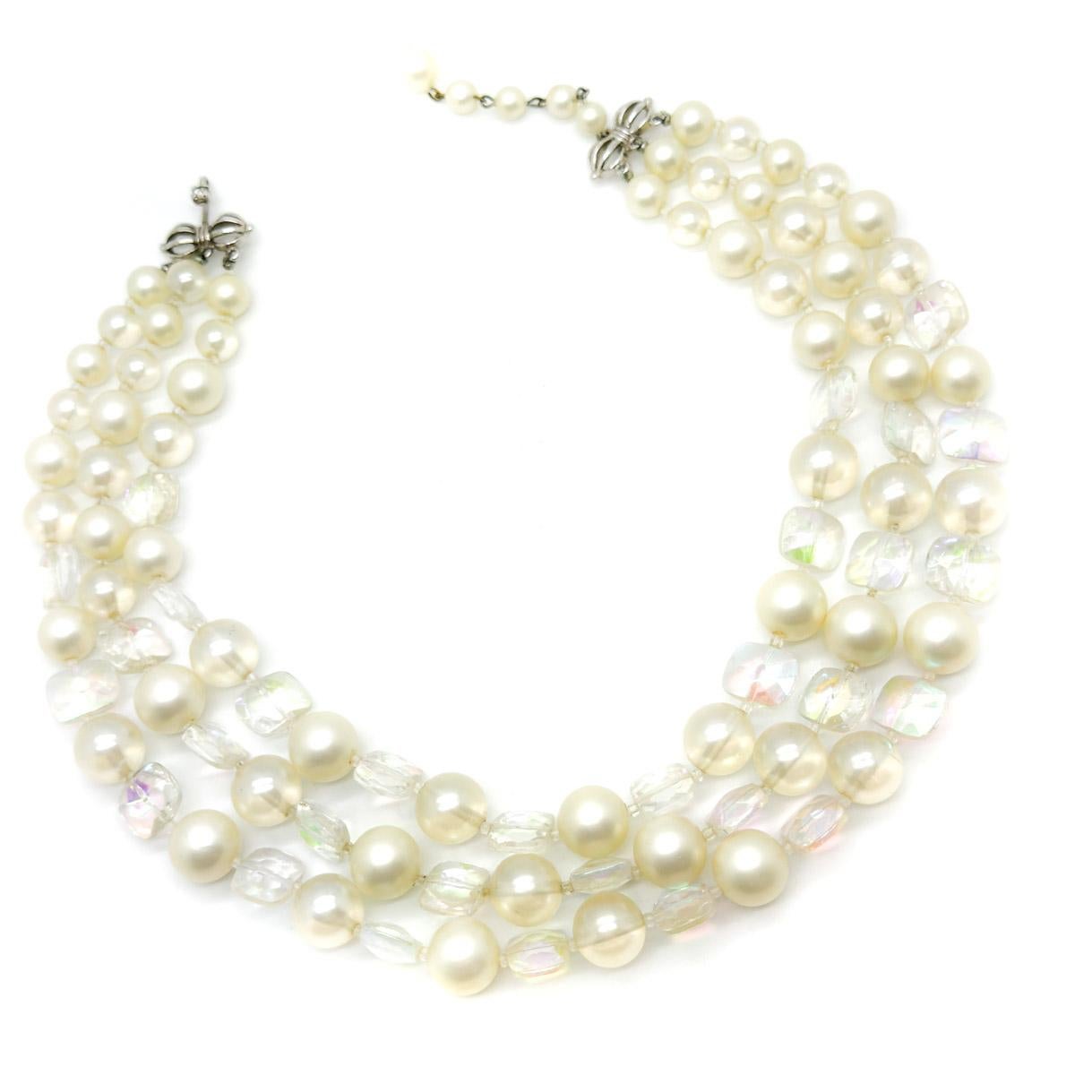 Vintage Marvella Collana a tre file di perle e cristalli 1960s in vendita 2