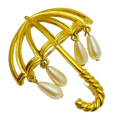 Spilla d'epoca firmata MARVELLA con ombrello in perle d'oro