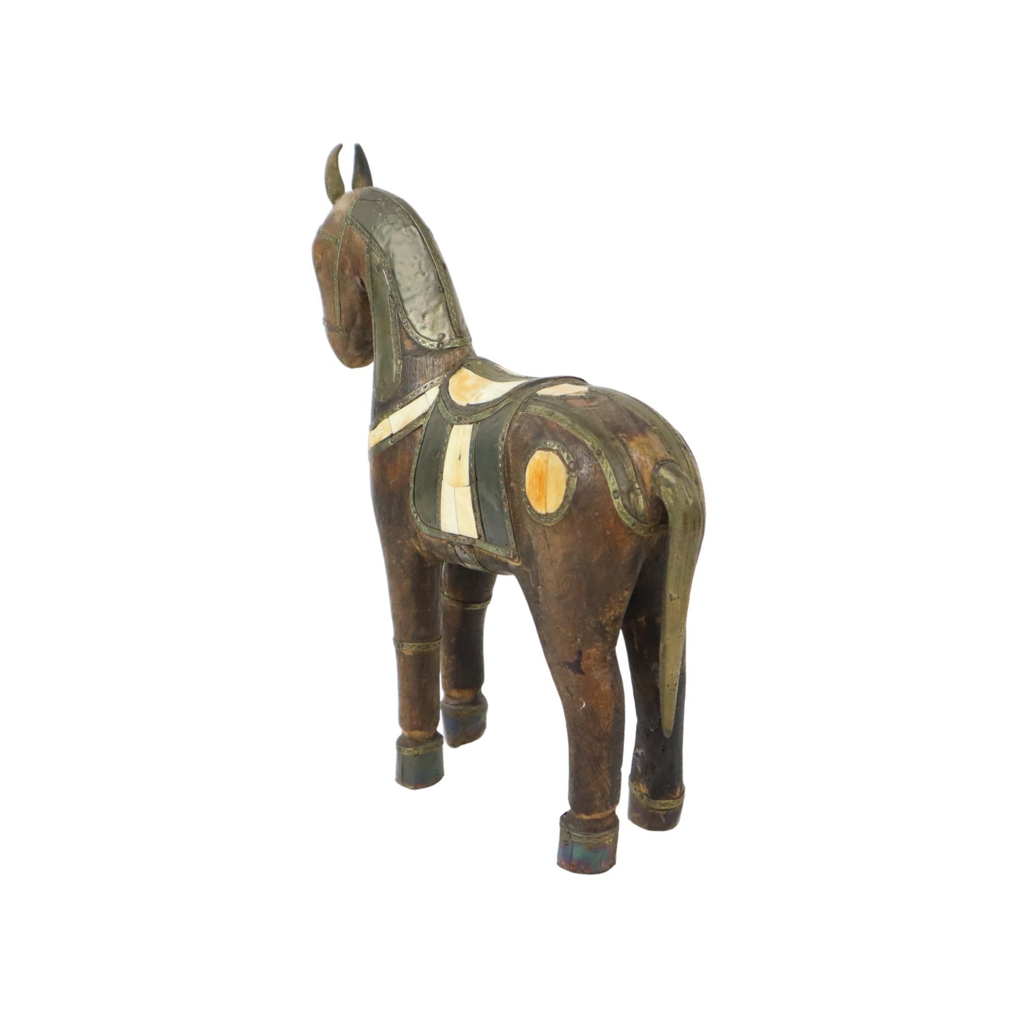 Laiton Cheval Marwari vintage en bois sculpté incrusté d'os et de cuivre 26cm en vente