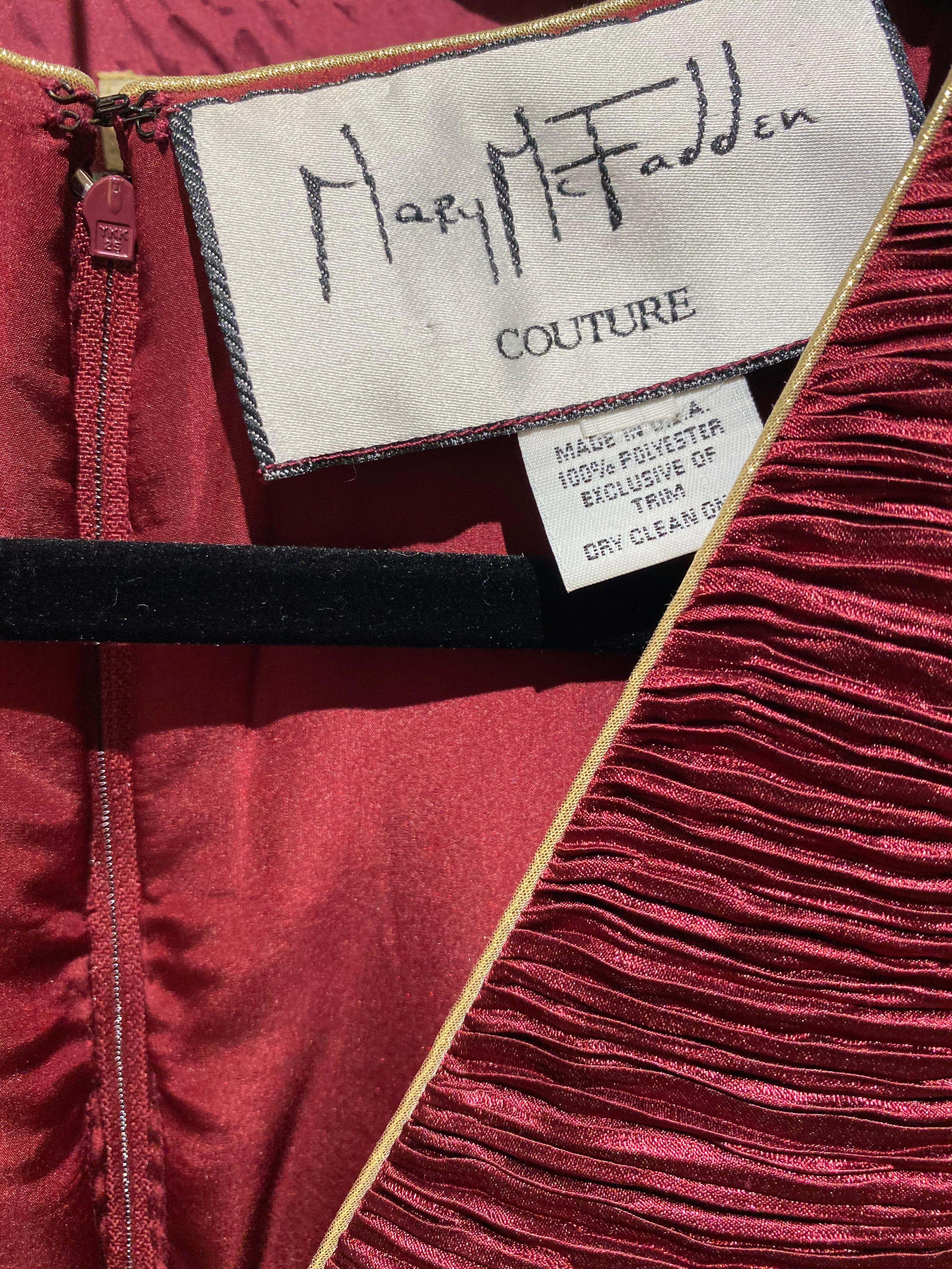 Mary McFadden Couture, Vintage  Burgunderfarbenes langärmeliges Kleid  im Angebot 3