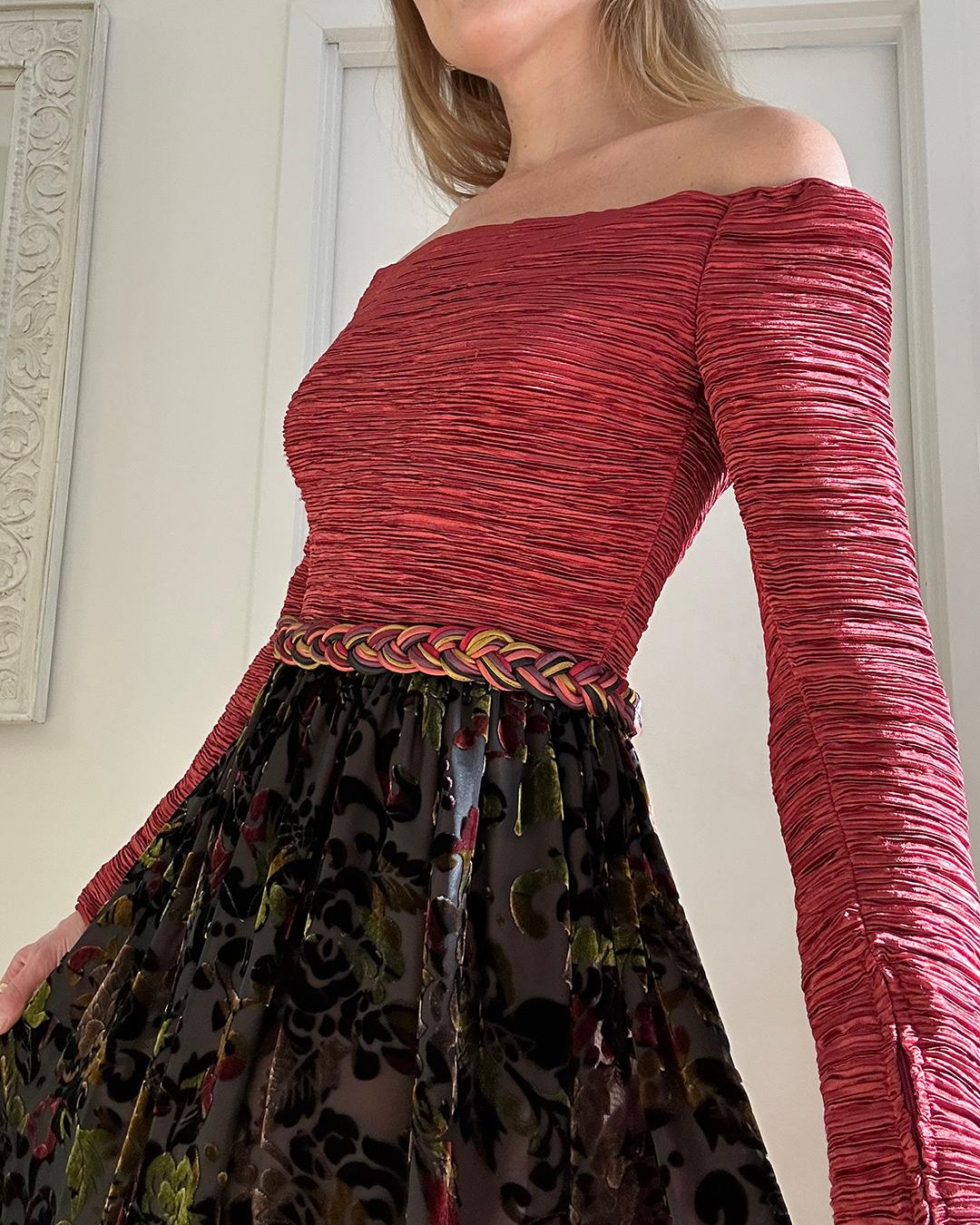 VERY BREEZY presents: This is truly one of the best Mary McFadden dresses I've ever come across— in all honesty, if it fit me better, I would hang onto it for my personal collection! Mary McFadden started her clothing label in the 1970s, and