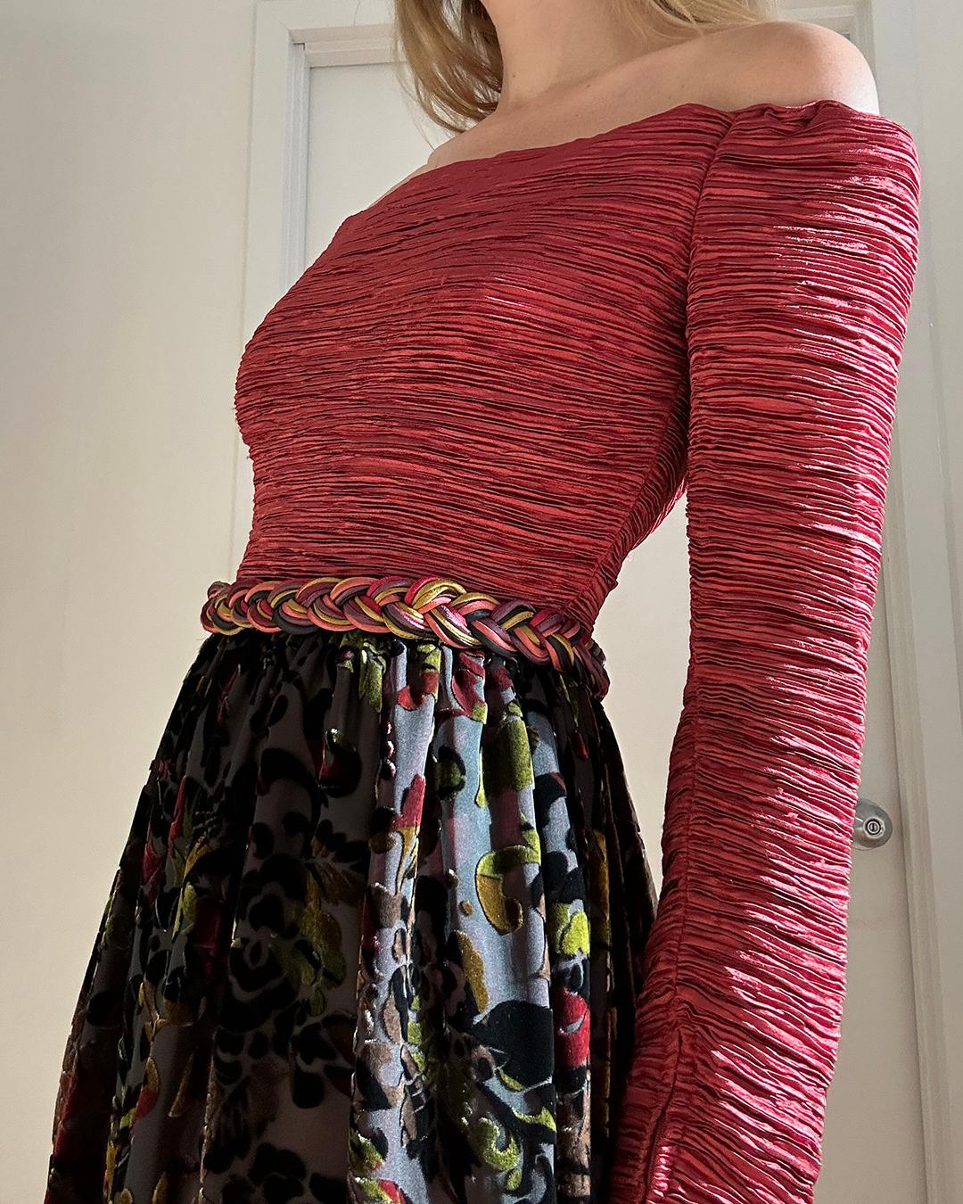 Vintage Mary McFadden Couture Off-the-Shoulder-Kleid im Angebot 2