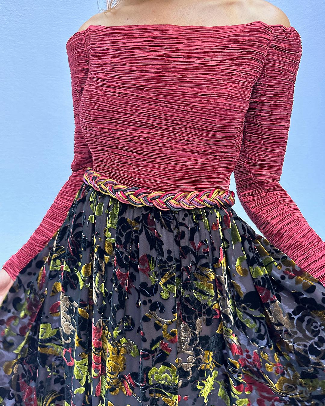 Vintage Mary McFadden Couture Off-the-Shoulder-Kleid im Angebot 5