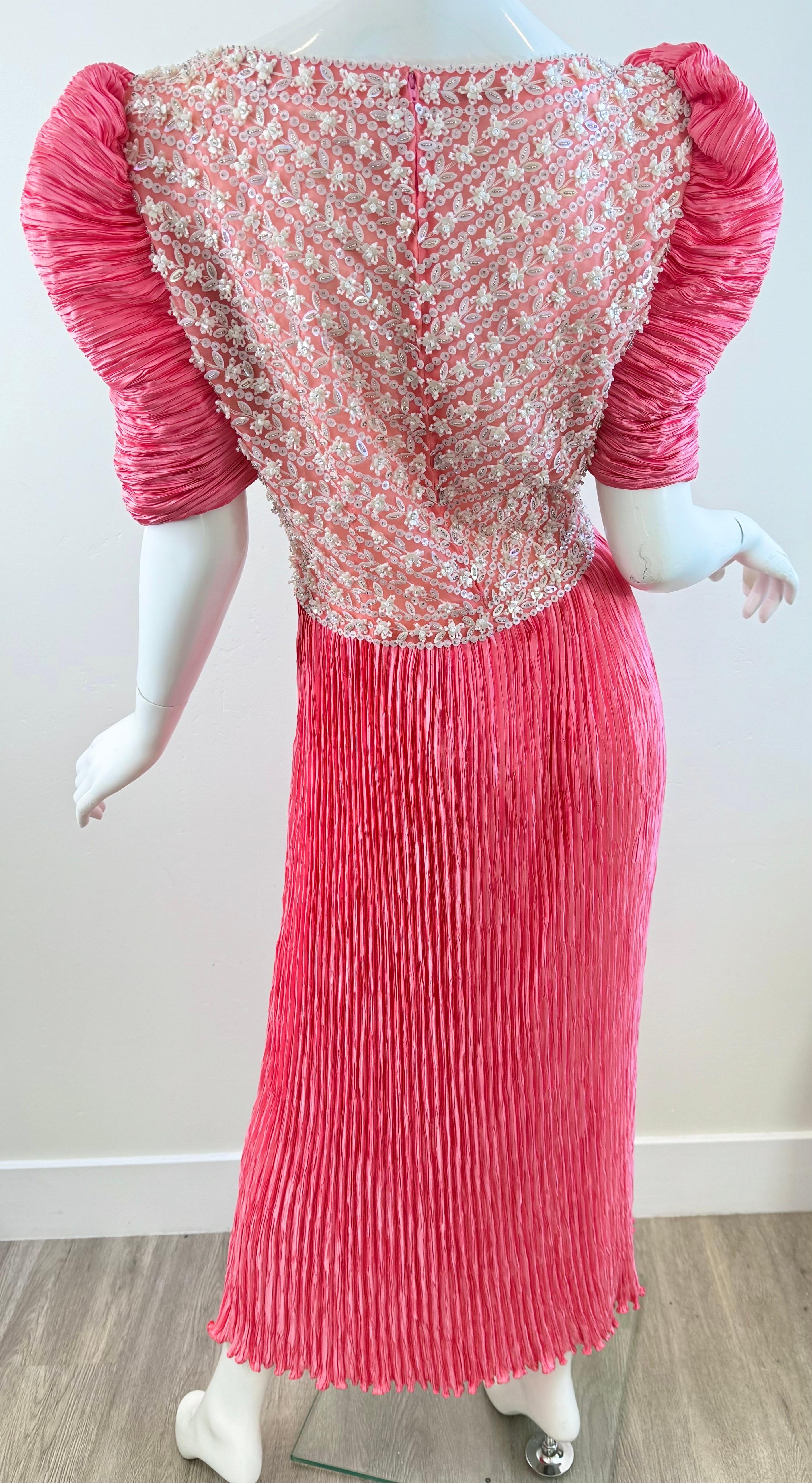 Vintage Mary McFadden Couture Sz 10 1980 Pink Pearl Beaded Pleated Evening Gown Excellent état - En vente à San Diego, CA