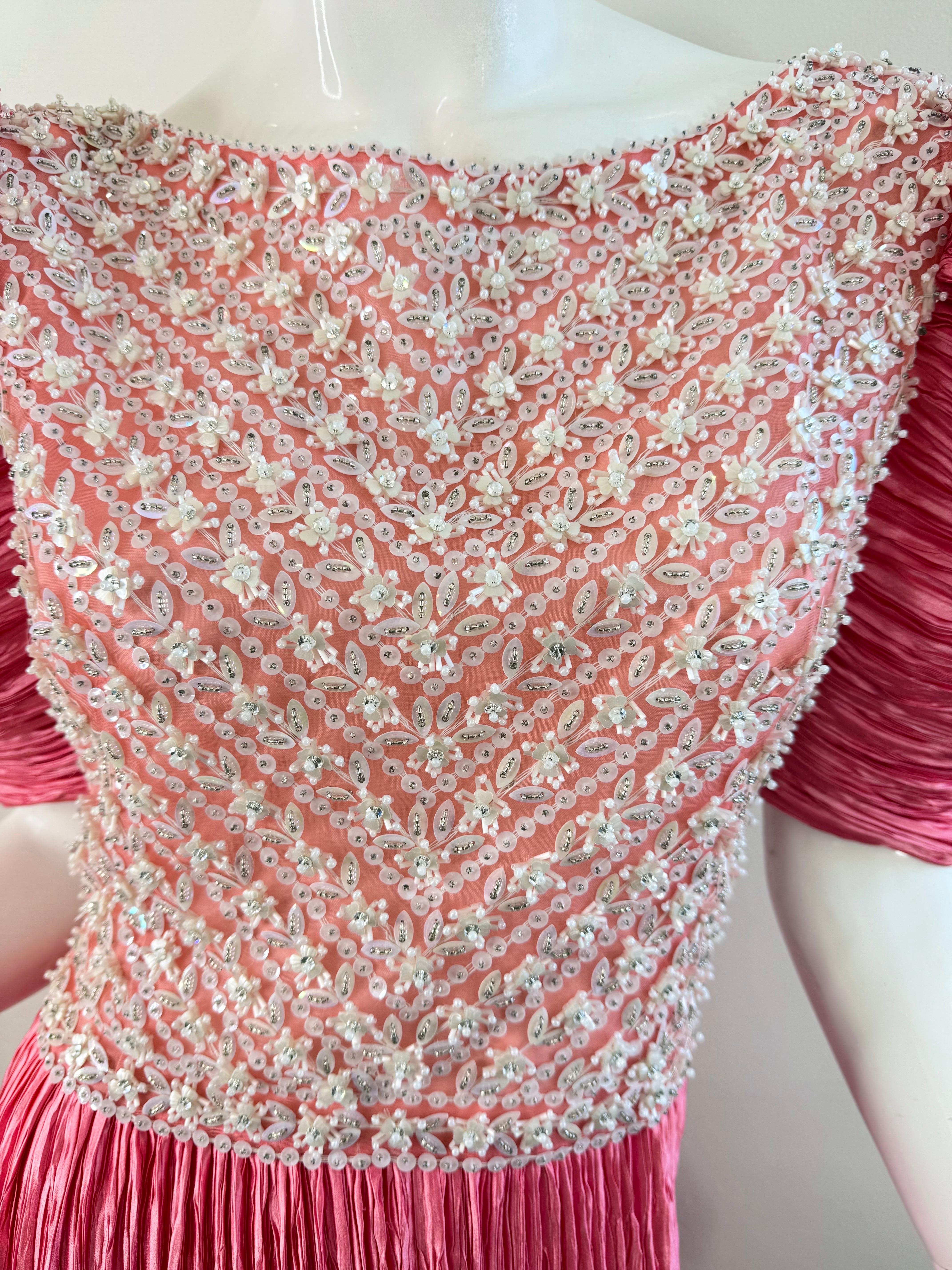 Vintage Mary McFadden Couture Sz 10 1980 Pink Pearl Beaded Pleated Evening Gown Pour femmes en vente