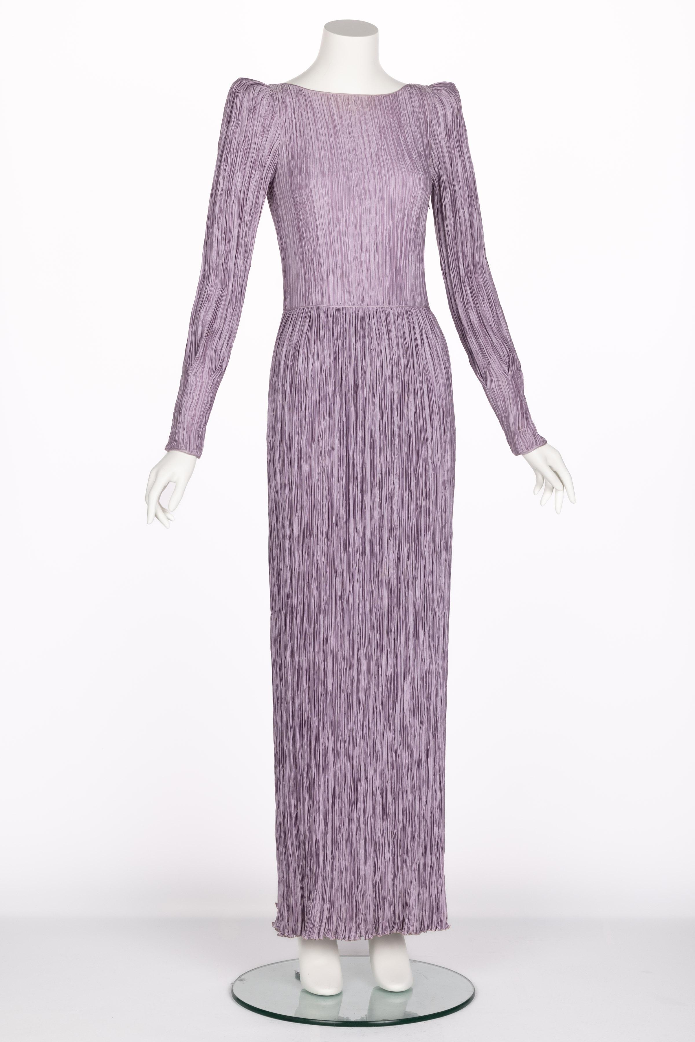 Vintage Mary McFadden Dusky Lavendel Golden Macrame Cut Out Back Kleid (Grau) im Angebot