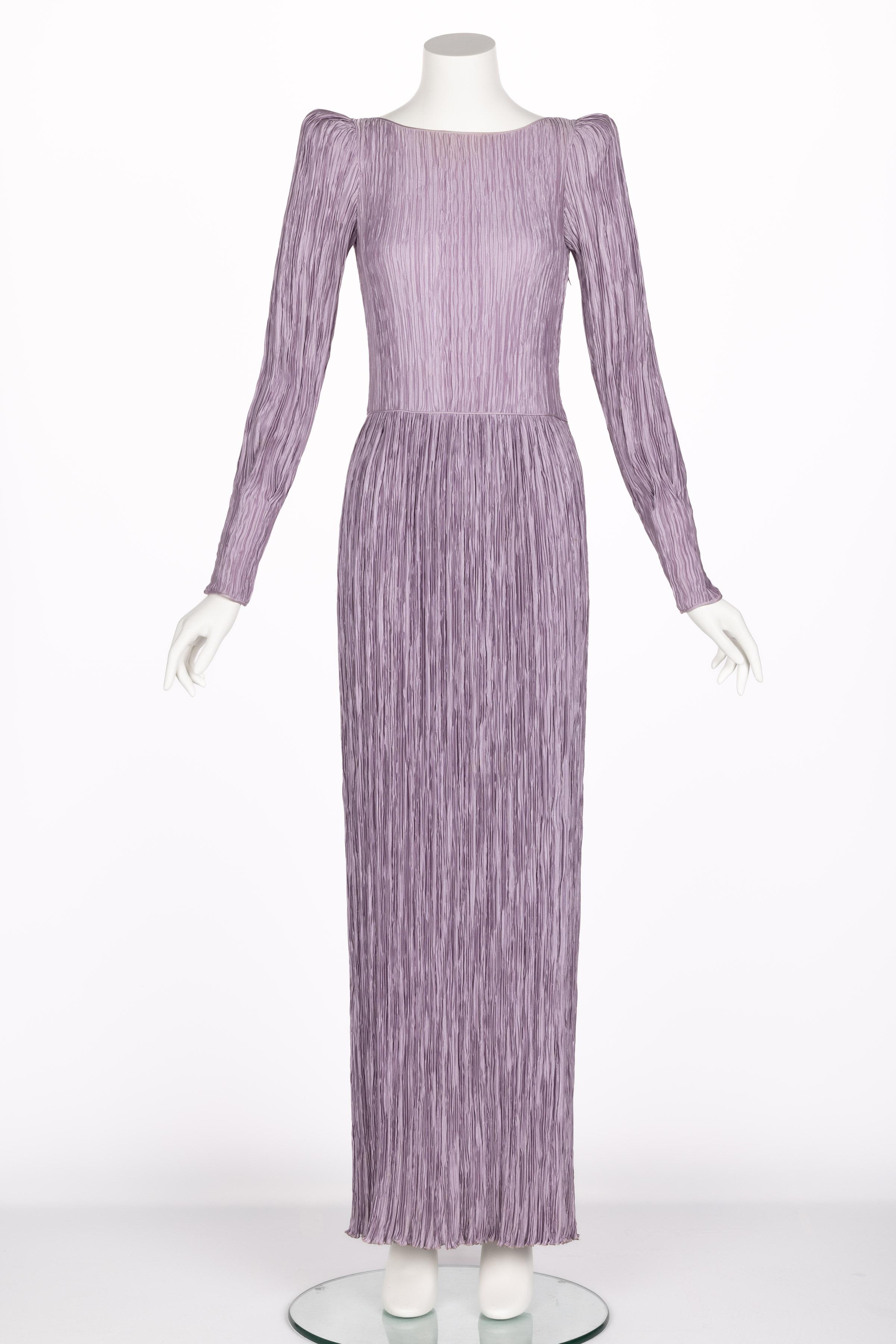 Vintage Mary McFadden Dusky Lavendel Golden Macrame Cut Out Back Kleid im Zustand „Hervorragend“ im Angebot in Boca Raton, FL