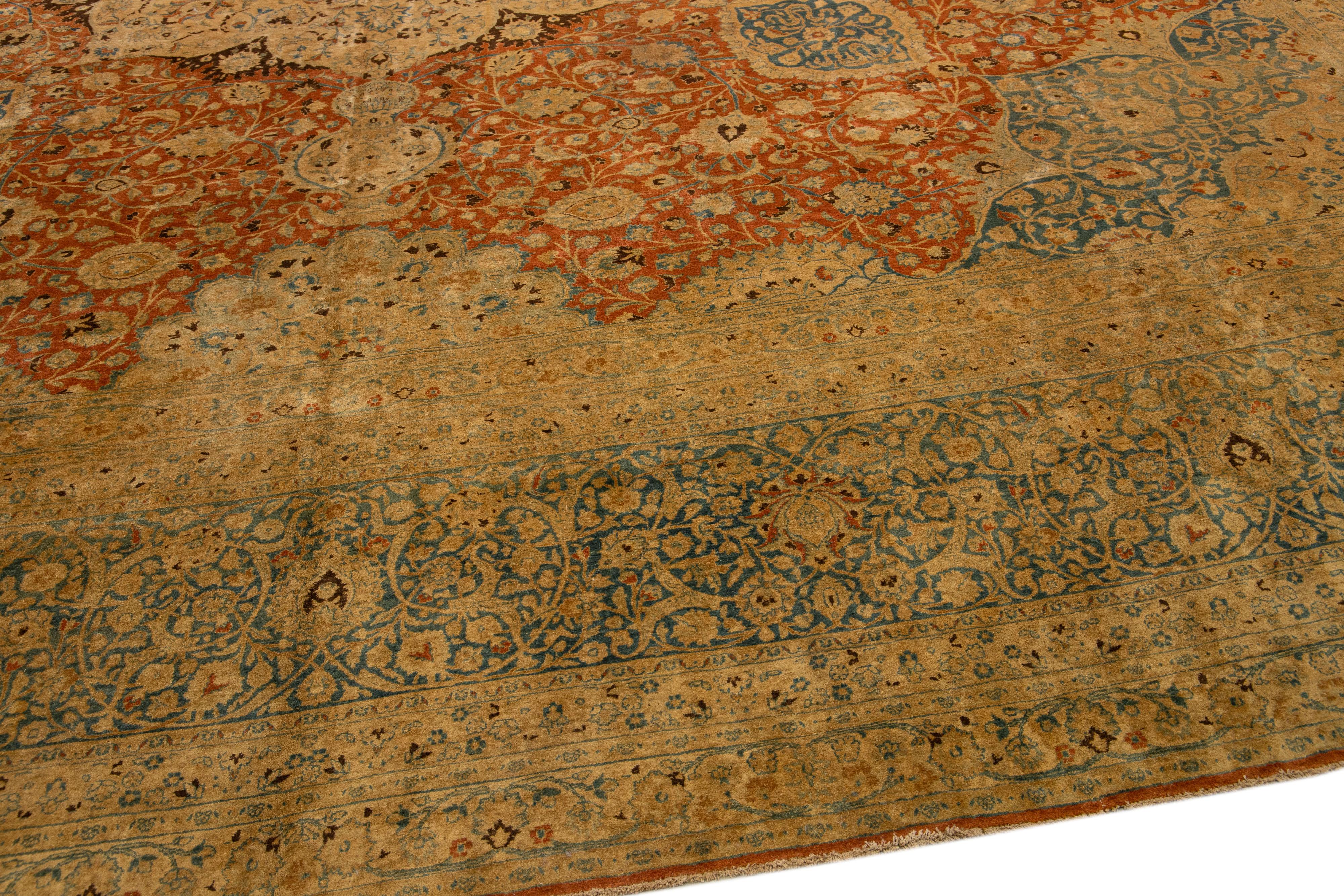 Handgefertigter quadratischer persischer Wollteppich in Rost mit Medaillonmuster von Mashad im Zustand „Hervorragend“ im Angebot in Norwalk, CT