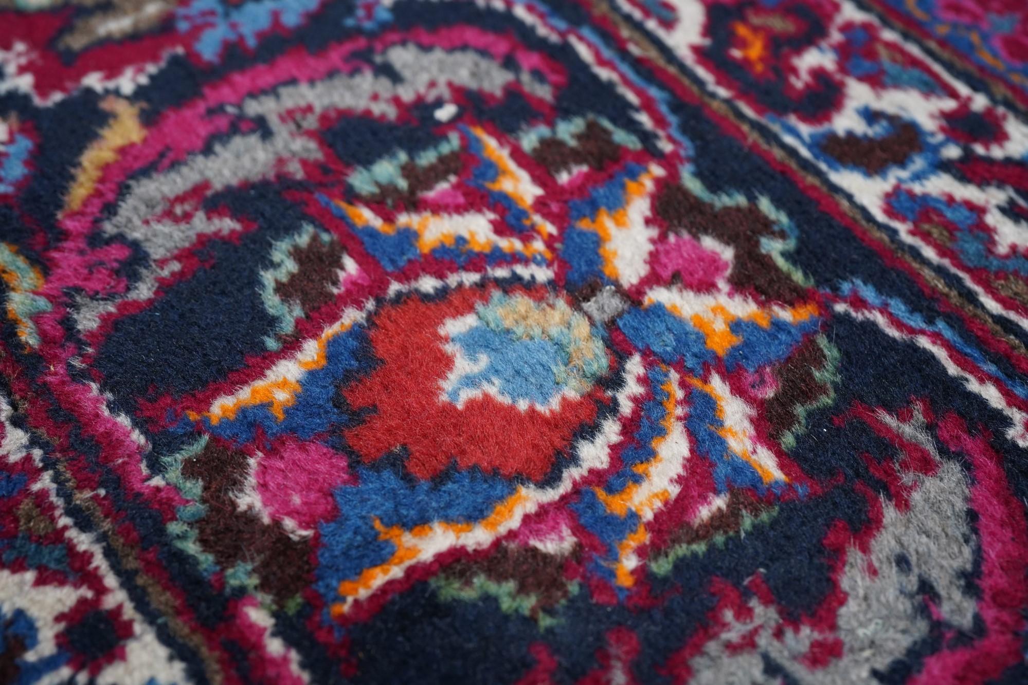 Tapis persan Mashad signé 6'11'' x 10'4'' en vente 1