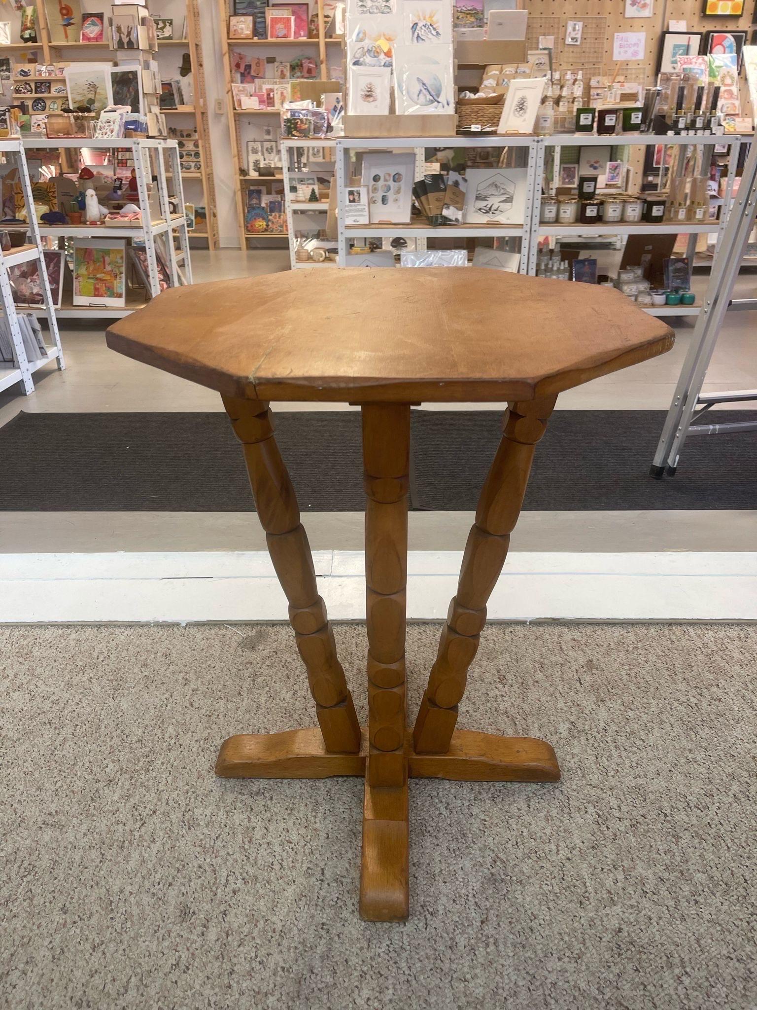 Vintage Catalina style Tall Accent Table with Octagonal Shaped Top. Turned Legs. Makers Mark on the Bottom. Vintage Condition Consistent with Age as Pictured.

Dimensions. 31 W ; 21 D ; 25 1/2 H