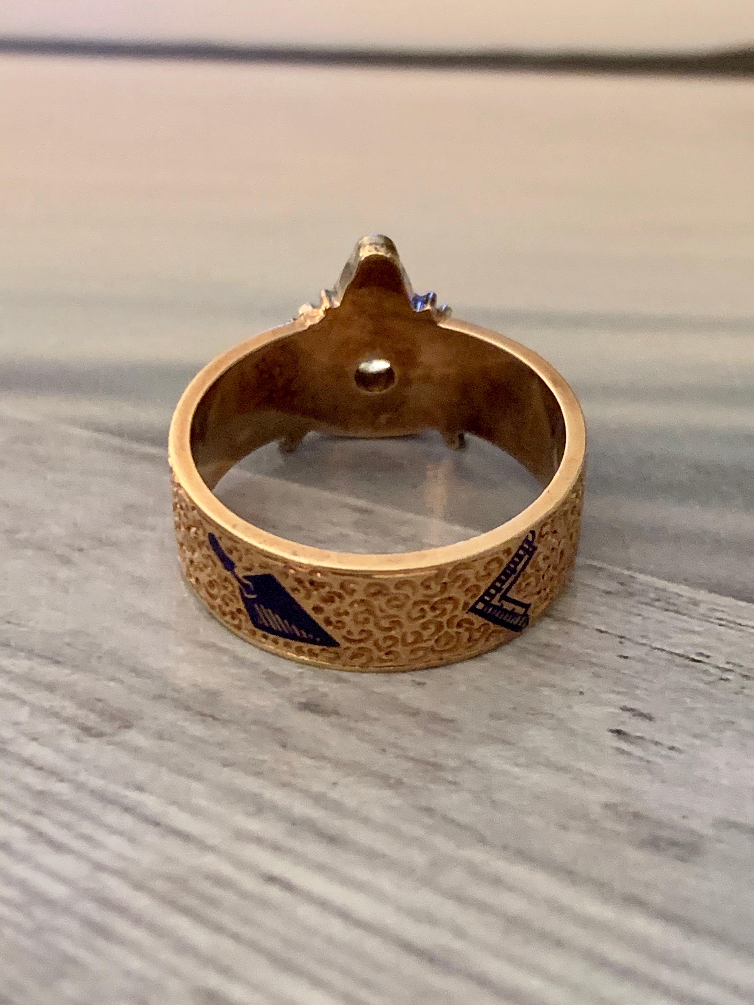 Vintage Masonic Brilliant Cut Diamond, Enamel and 14 Karat Yellow Gold Ring In Good Condition In St. Louis Park, MN