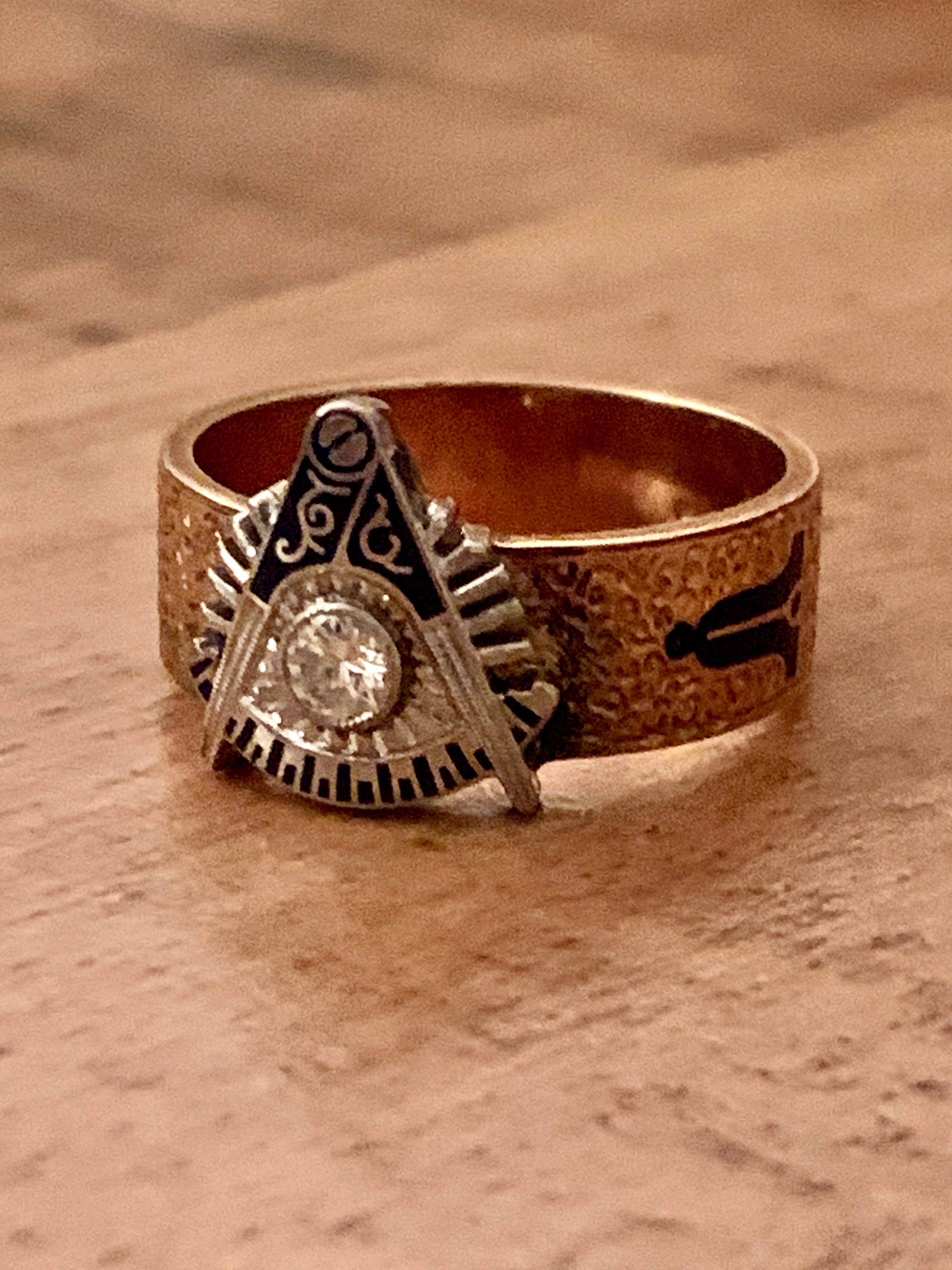 Vintage Masonic Brilliant Cut Diamond, Enamel and 14 Karat Yellow Gold Ring 4