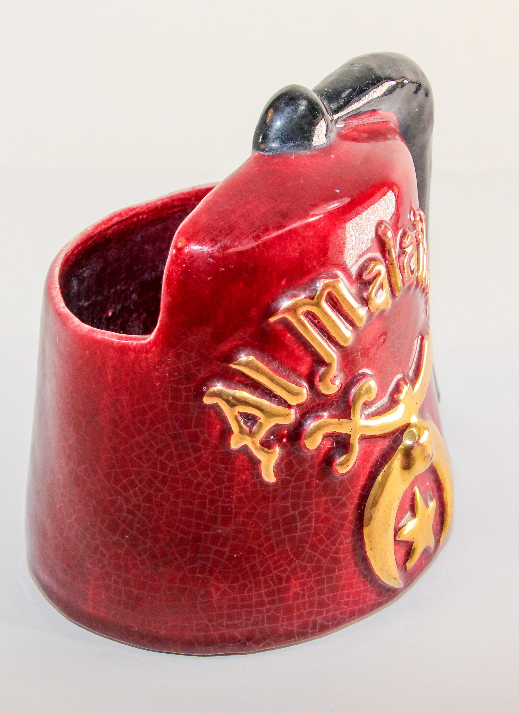 Vintage Masonic Shriner Burgundy Ceramic Vase In Good Condition For Sale In North Hollywood, CA