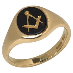 Vintage 1970s Masonic Signet Ring in 18KT Yellow Gold with Onyx Panel