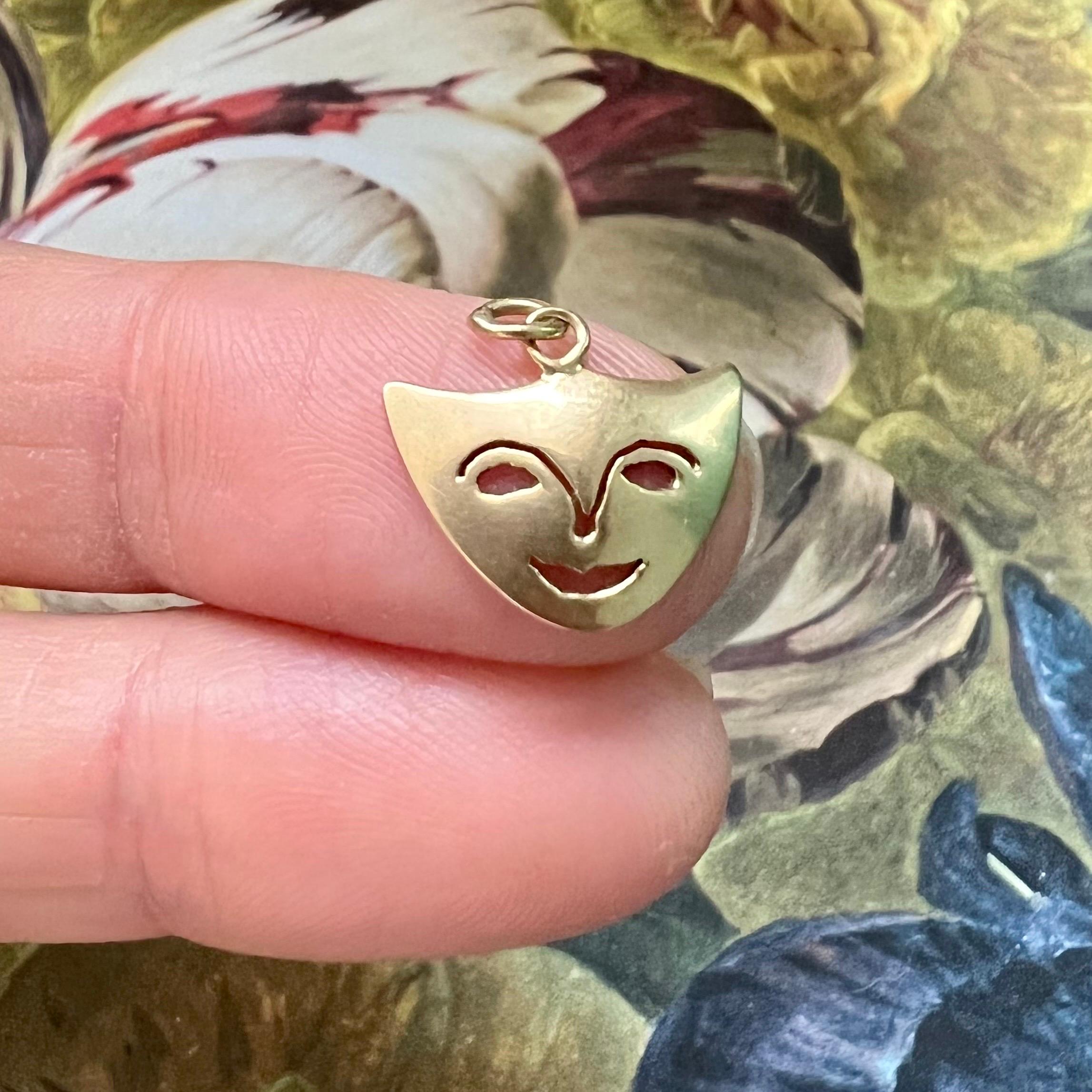 Pendentif breloque vintage Masquerade en or 14 carats Bon état - En vente à Rotterdam, NL