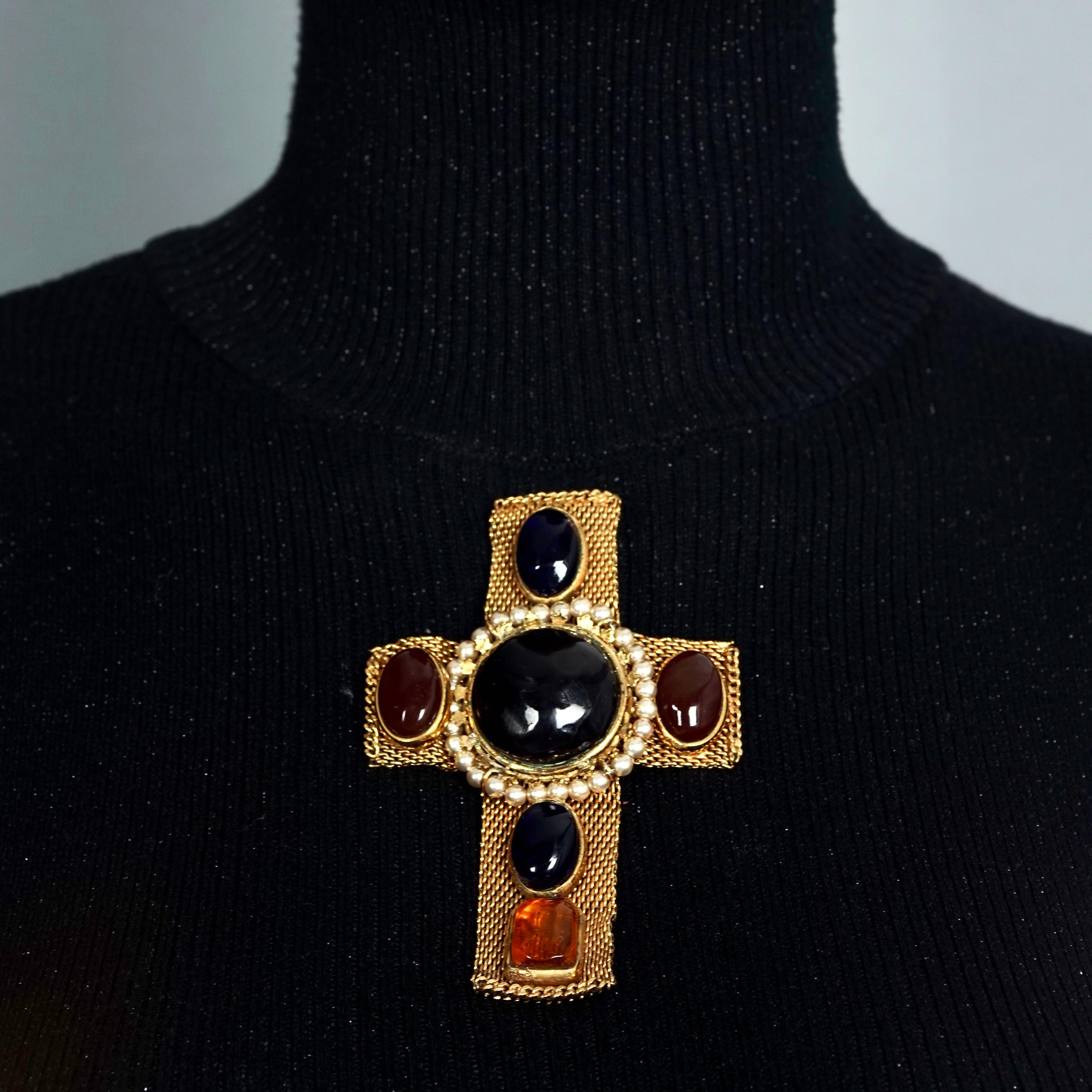 Vintage Massive CHANEL Gripoix Cross Mesh Clip Brooch

Measurements:
Height: 4.29 inches (10.9 cm)
Width: 2.79 inches (7.1 cm)

Features:
- 100% Authentic CHANEL.
- Massive gilt mesh cross set with multi coloured Gripoix/ poured glass.
- Gold tone