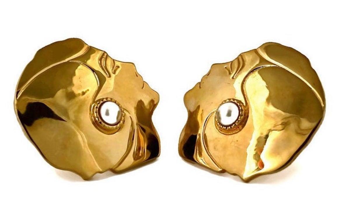 Vintage Massive CHANEL Mademoiselle Profile Earrings

Measurements:
Height: 1 6/8 inches
Width: 1 6/8 inches

Features:
- 100% Authentic CHANEL.
- Massive earrings in profile of Mademoiselle Chanel wearing a pearl earring.
- Gold tone.
- Signed