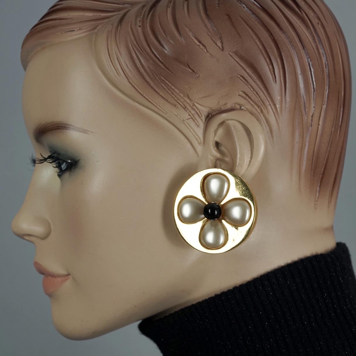 Vintage Massive CHANEL Pearl Gripoix Flower  Disc Earrings

Measurements:
Height: 1.73 inches (4.4 cms)
Width: 1.73 inches (4.4 cms)
Thickness: 0.59 inch (1.5 cm)
Weight per Earring: 30 grams

Features:
- 100% Authentic CHANEL.
- Disc earrings with