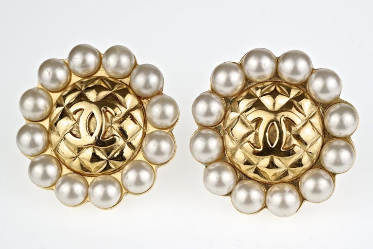 chanel logo pearl earrings