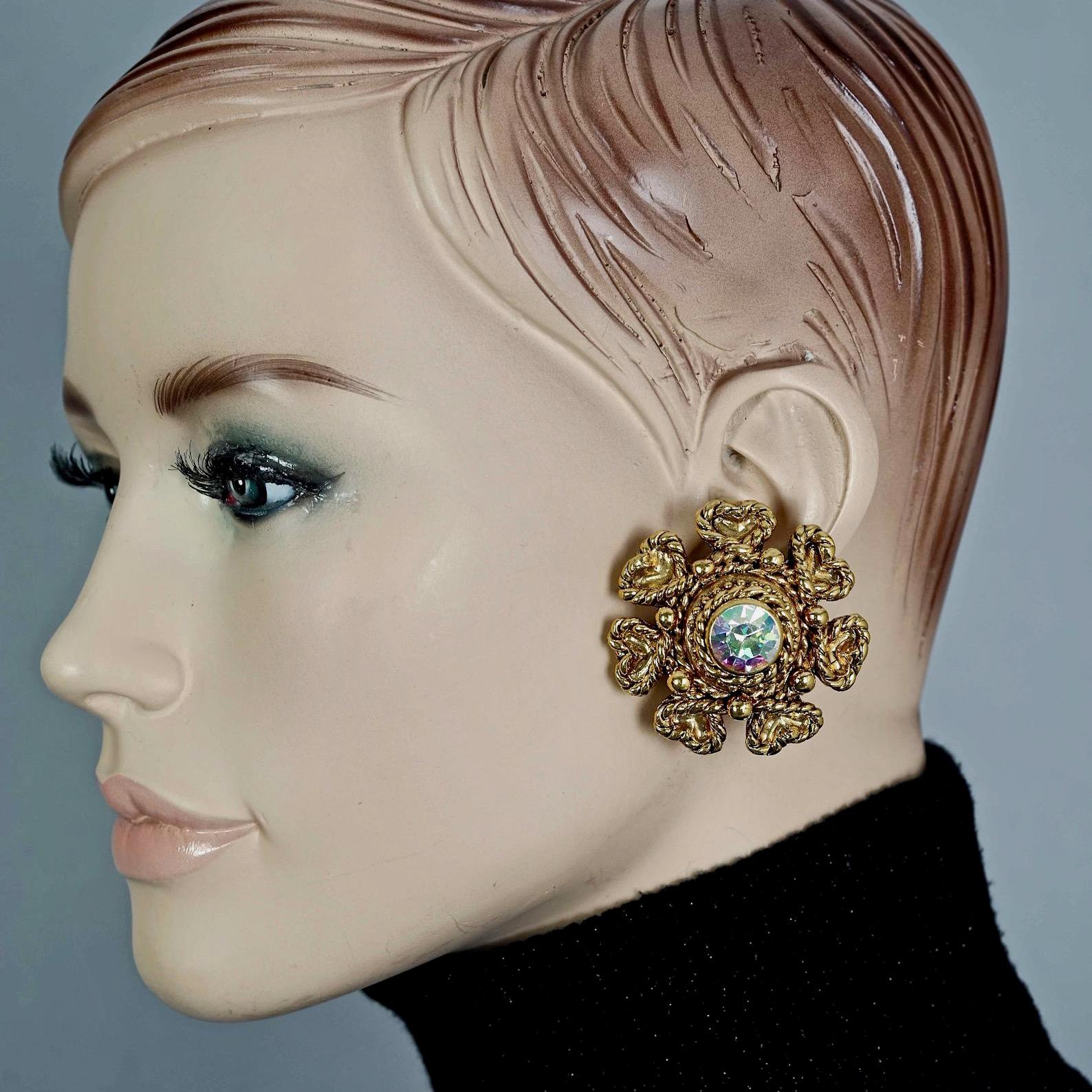 Vintage Massive CLAIRE DEVE Flower Rhinestone Earrings

Measurements:
Height: 1.77 inches (4.5 cm)
Width: 1.77 inches (4.5 cm)
Depth: 0.71 inch (1.8 cm)
Weight per Earring: 16 grams

Features:
- 100% Authentic CLAIRE DEVE.
- Massive intricate flower