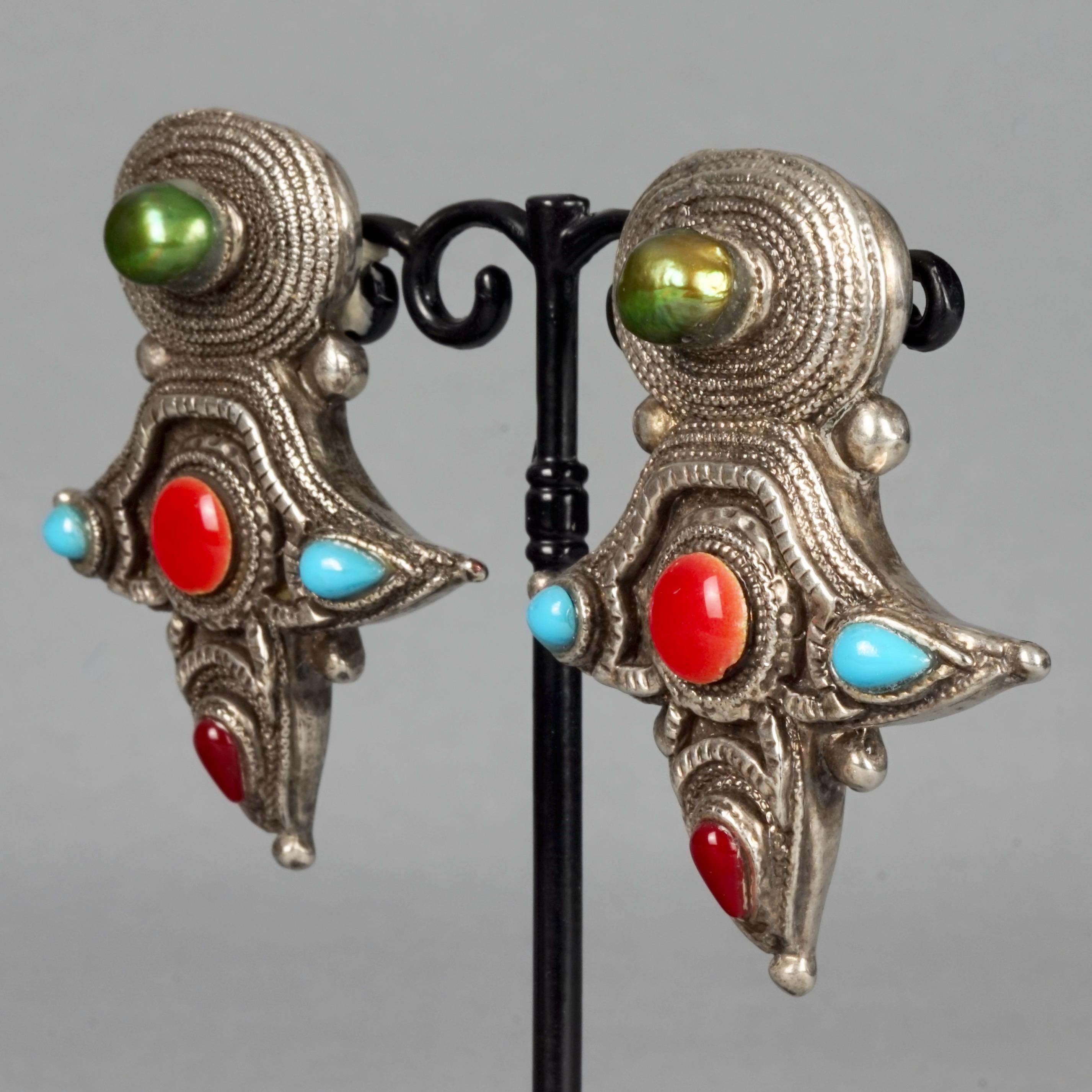 Vintage Massive CLAIRE DEVE Jewelled Ethnic Earrings In Excellent Condition For Sale In Kingersheim, Alsace