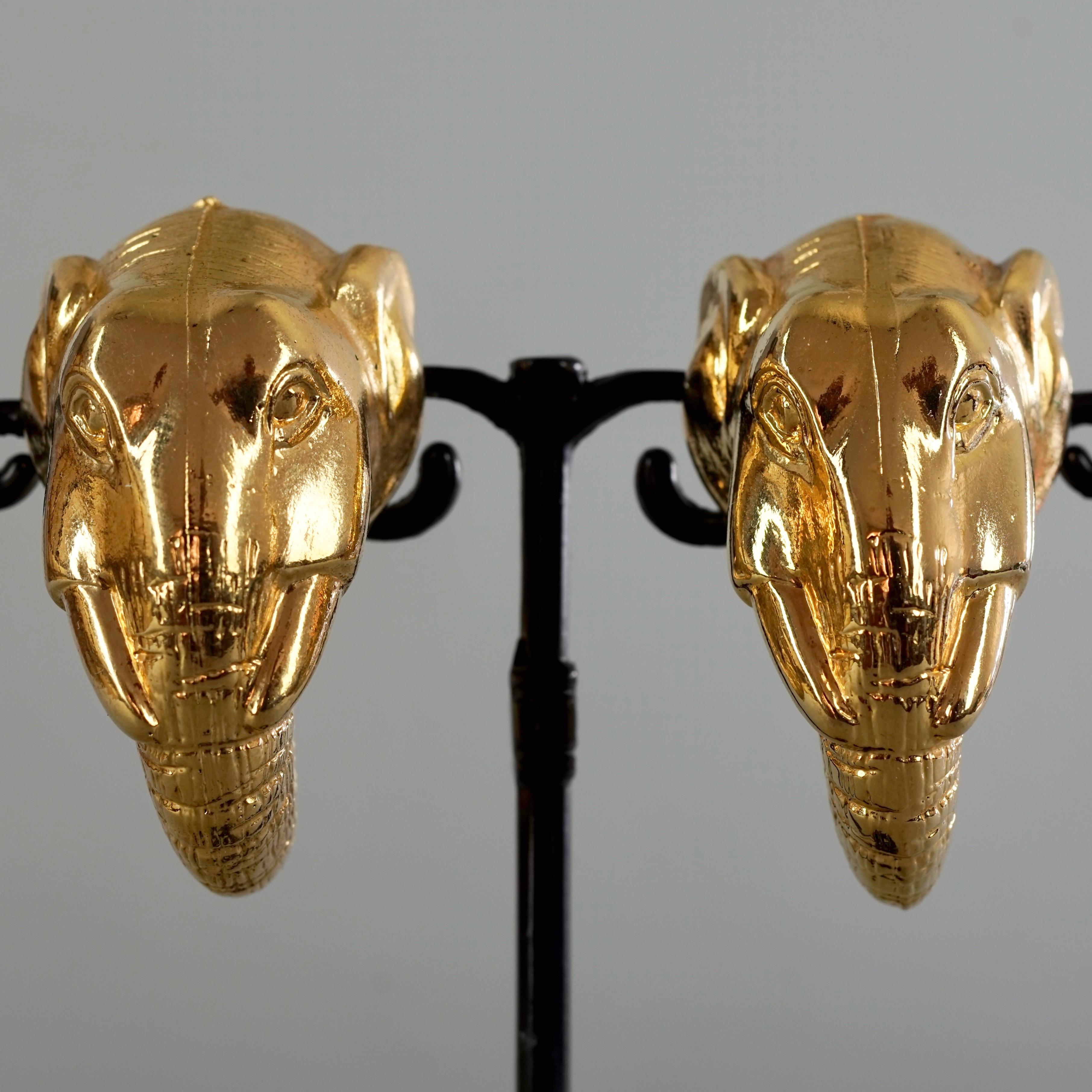 Vintage Massive Elephant Head Figural Hoop Creole Earrings In Excellent Condition For Sale In Kingersheim, Alsace