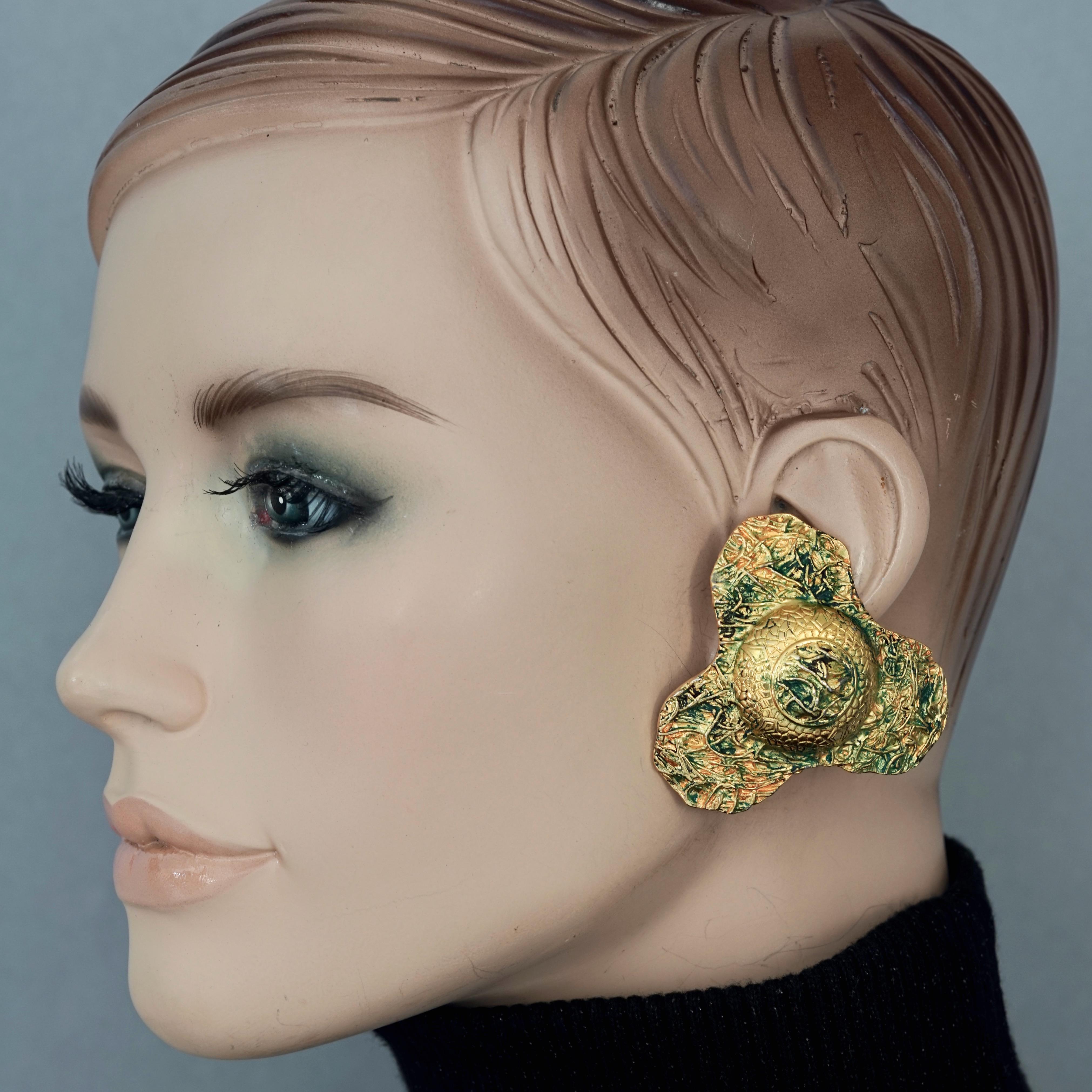 Vintage Massive French Flower Patina Effect Earrings

Measurements:
Height: 2.04 inches (5.2 inches)
Width: 2.16 inches (5.5 inches)
Weight per Earrings: 27 grams

Features:
- Massive textured flower earrings.
- Green enamel patina effect.
- Clip