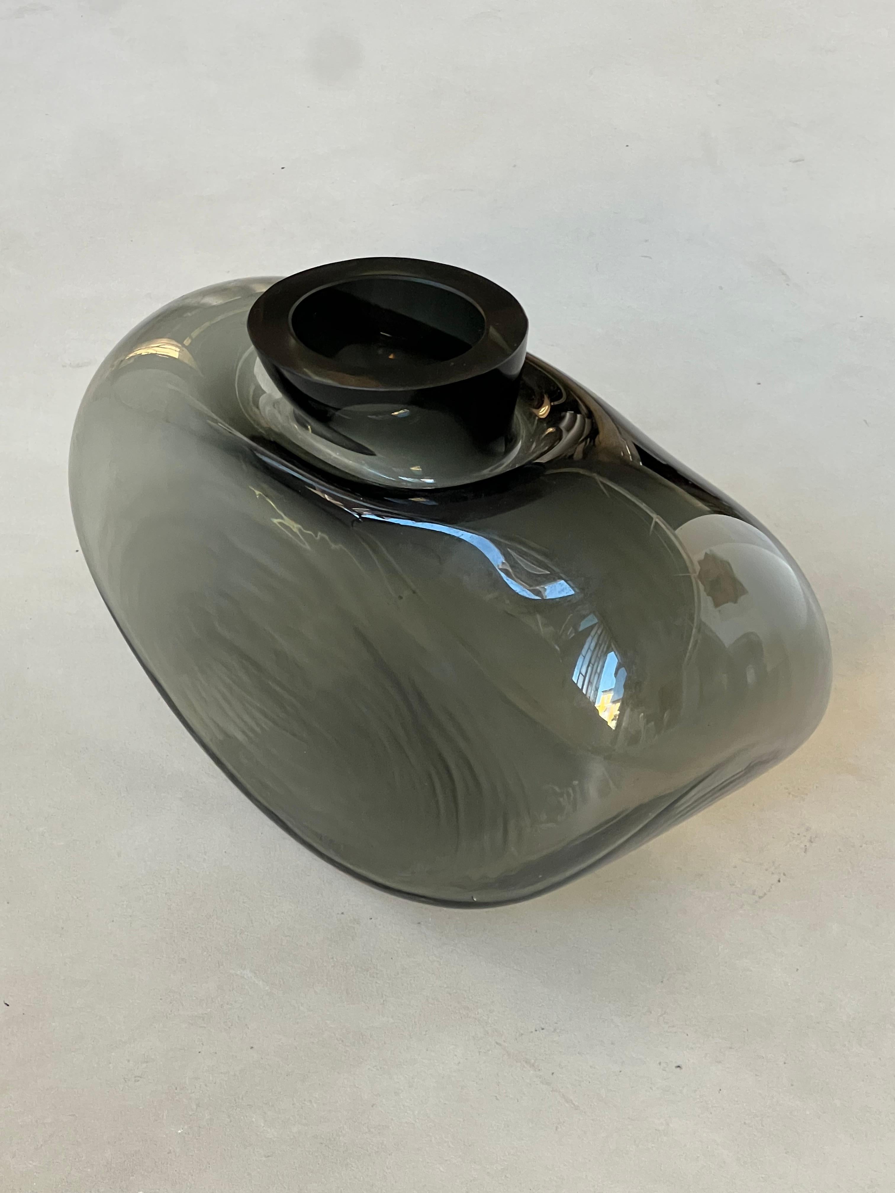 Vintage Massive Glass vase, dark grey black glass center piece, table accent In Good Condition For Sale In Milano, IT