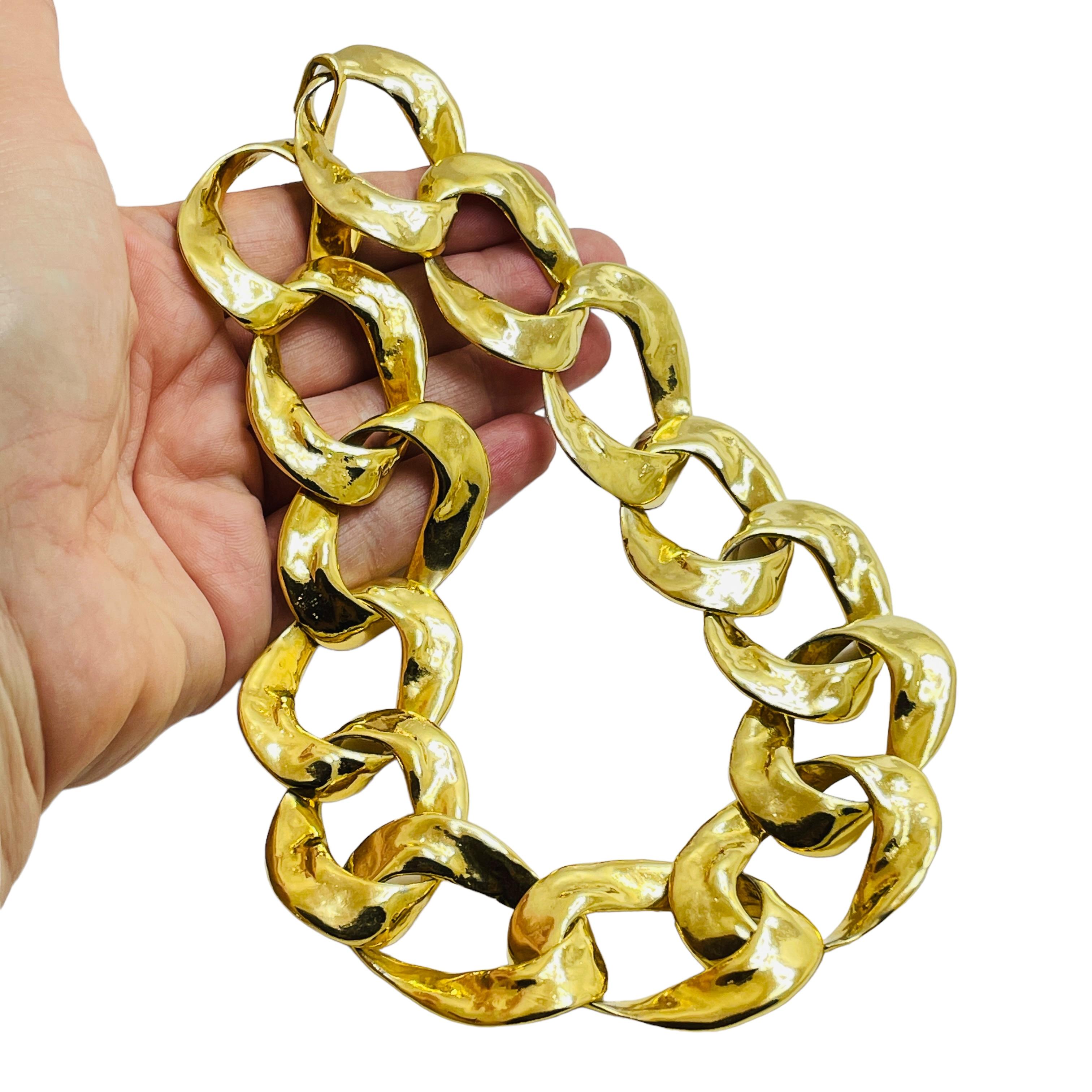DETTAGLI

- senza segno

- tono oro 

- collana vintage da passerella di design

MISURE

- 17