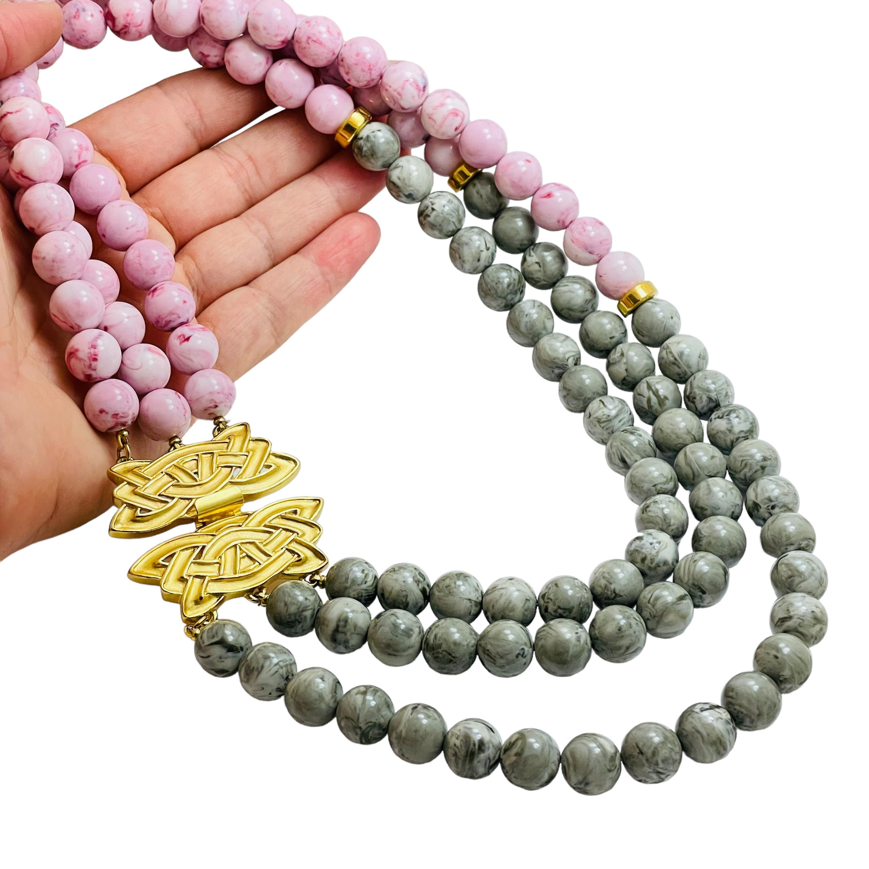 Collier vintage massif en or rose gris perlé multi-brins de designer runway en vente 1